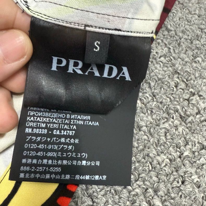 Prada Prada Geometric Triangle Shirt S Size US S / EU 44-46 / 1 - 4 Thumbnail