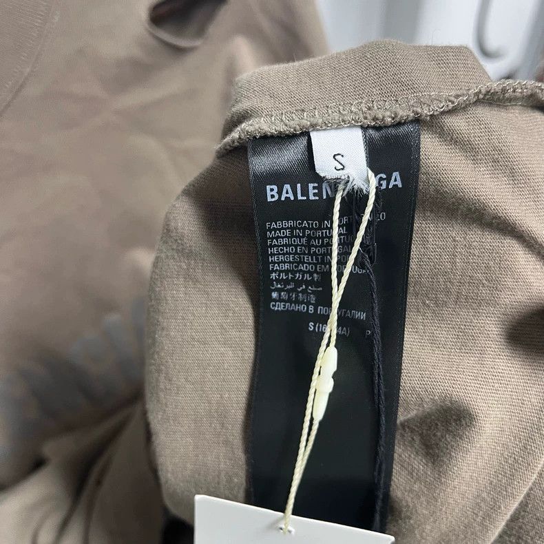 Balenciaga Balenciaga Distressed Short Sleeve T-shirt Size US S / EU 44-46 / 1 - 4 Thumbnail