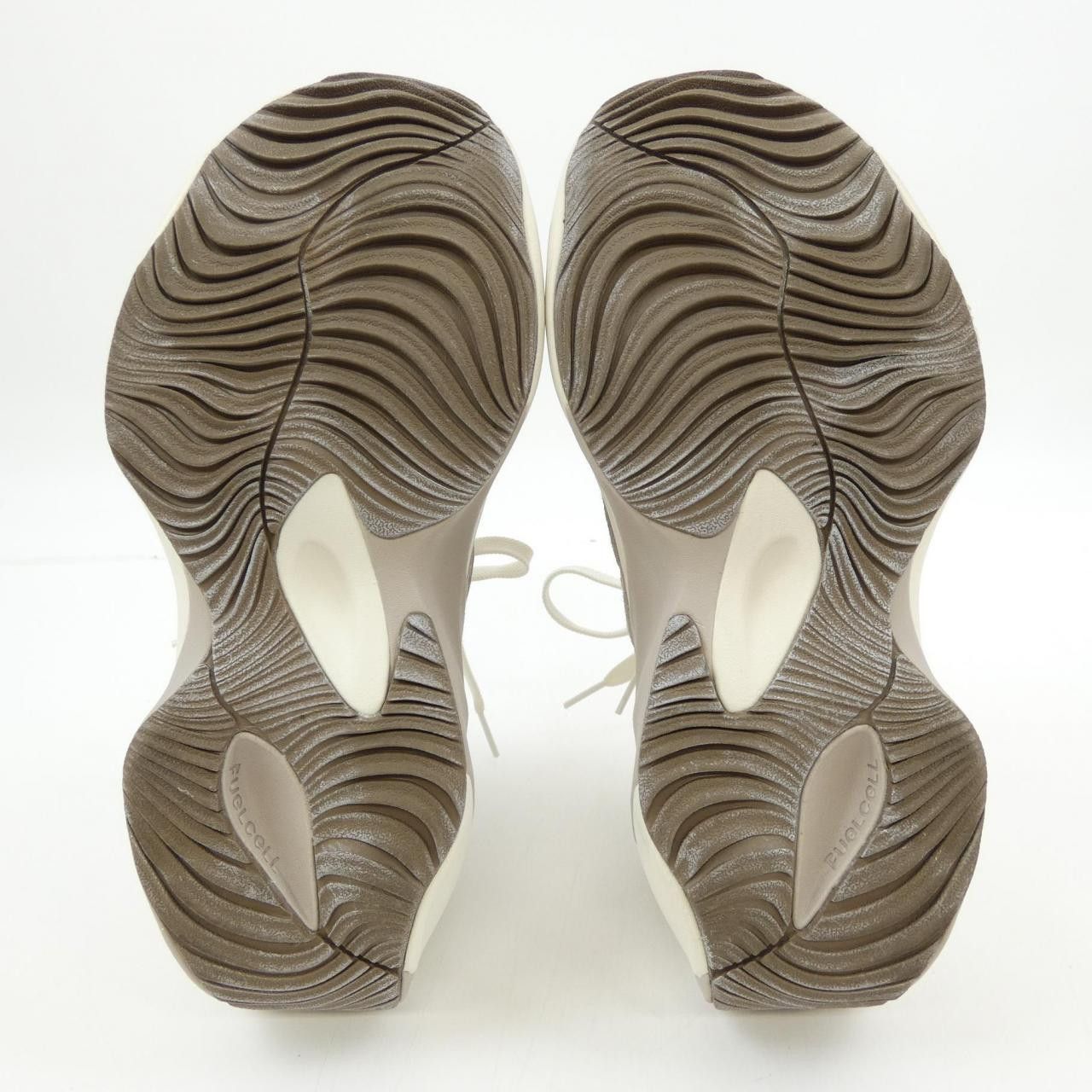 Other Other New Balance UWRPDGD Sneakers Others Shoes UWRPDGD DUTY FREE for USA Size ONE SIZE - 4 Thumbnail