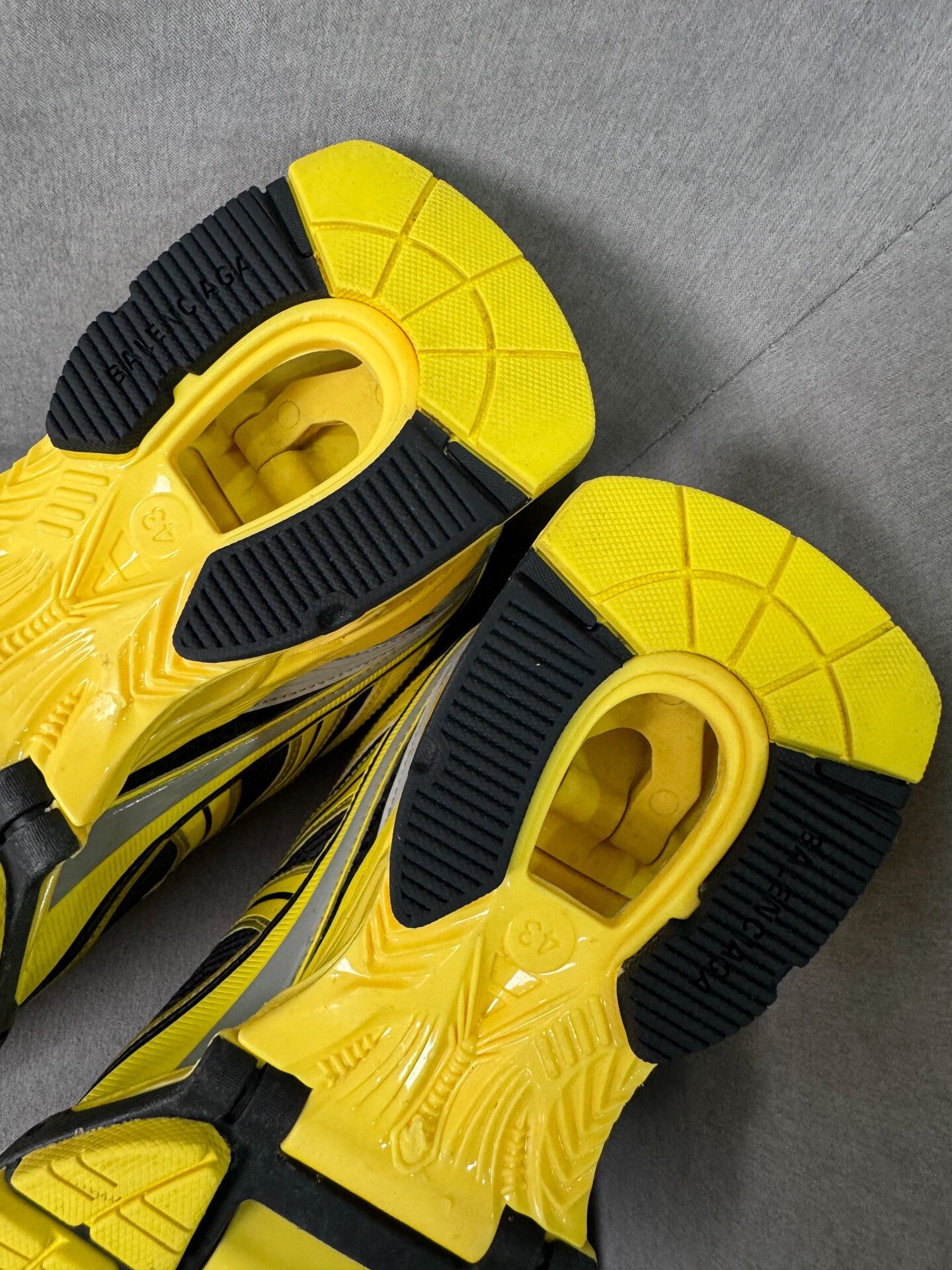 Balenciaga balenciaga xpander black and yellow sneakers Size US 10 / EU 43 - 8 Thumbnail