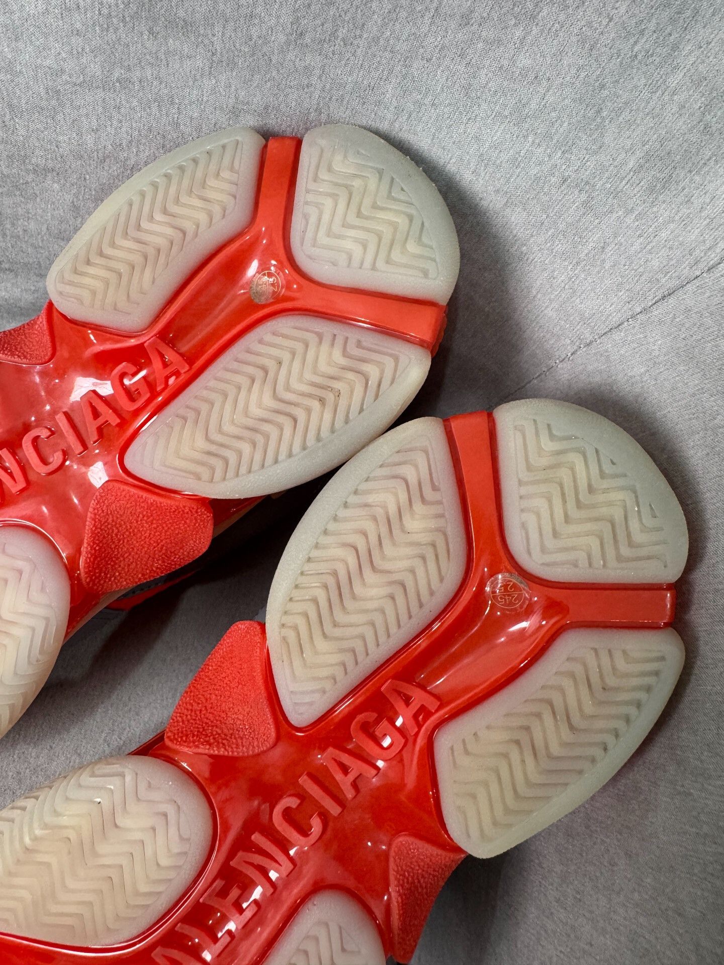 Balenciaga Balenciaga Triple S Gray Red Sneakers Size 39 Size US 6 / EU 39 - 8 Thumbnail