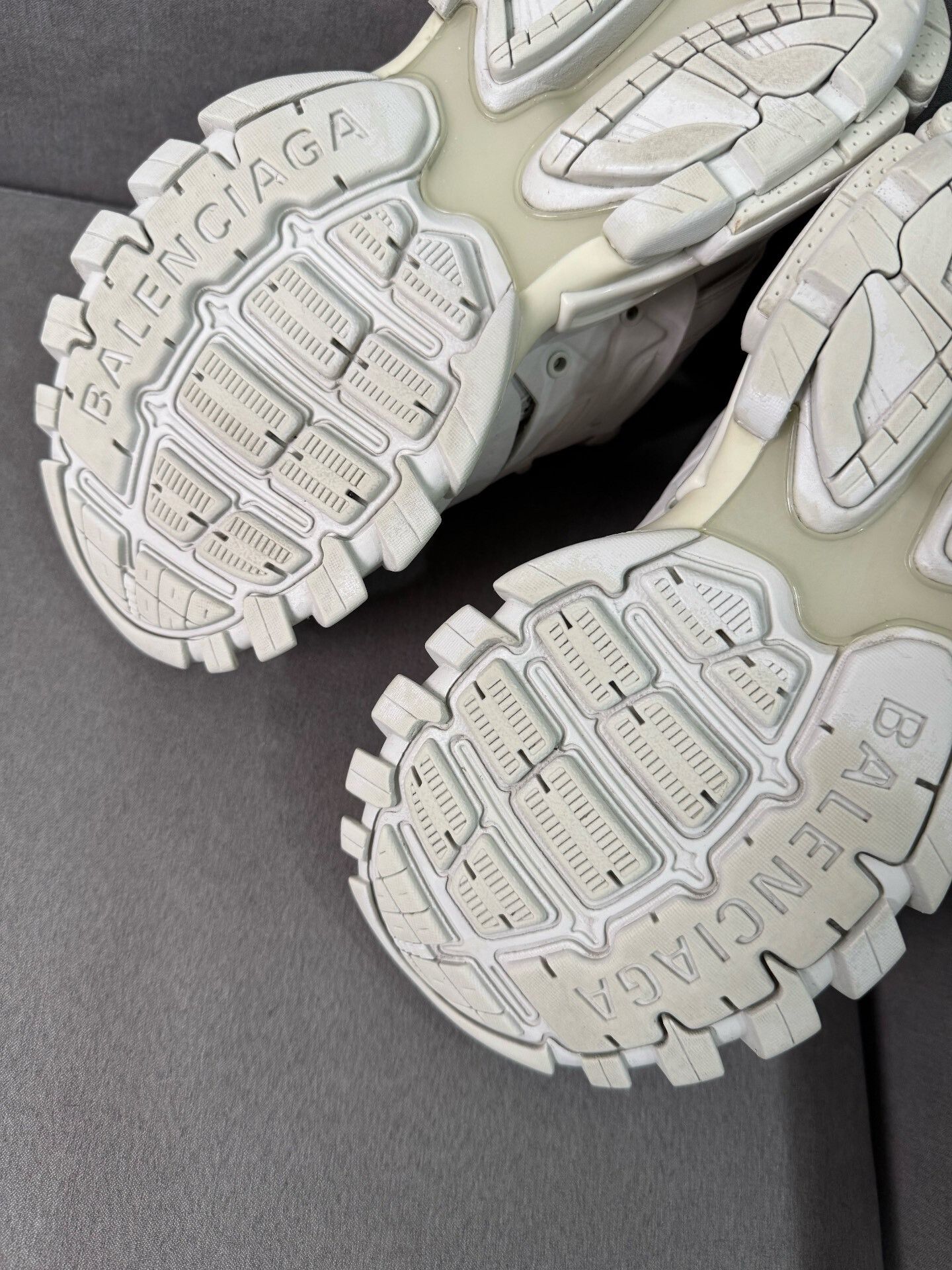 Balenciaga Balenciaga Track Sneakers Size 35 White Size US 5 / IT 35 - 7 Thumbnail