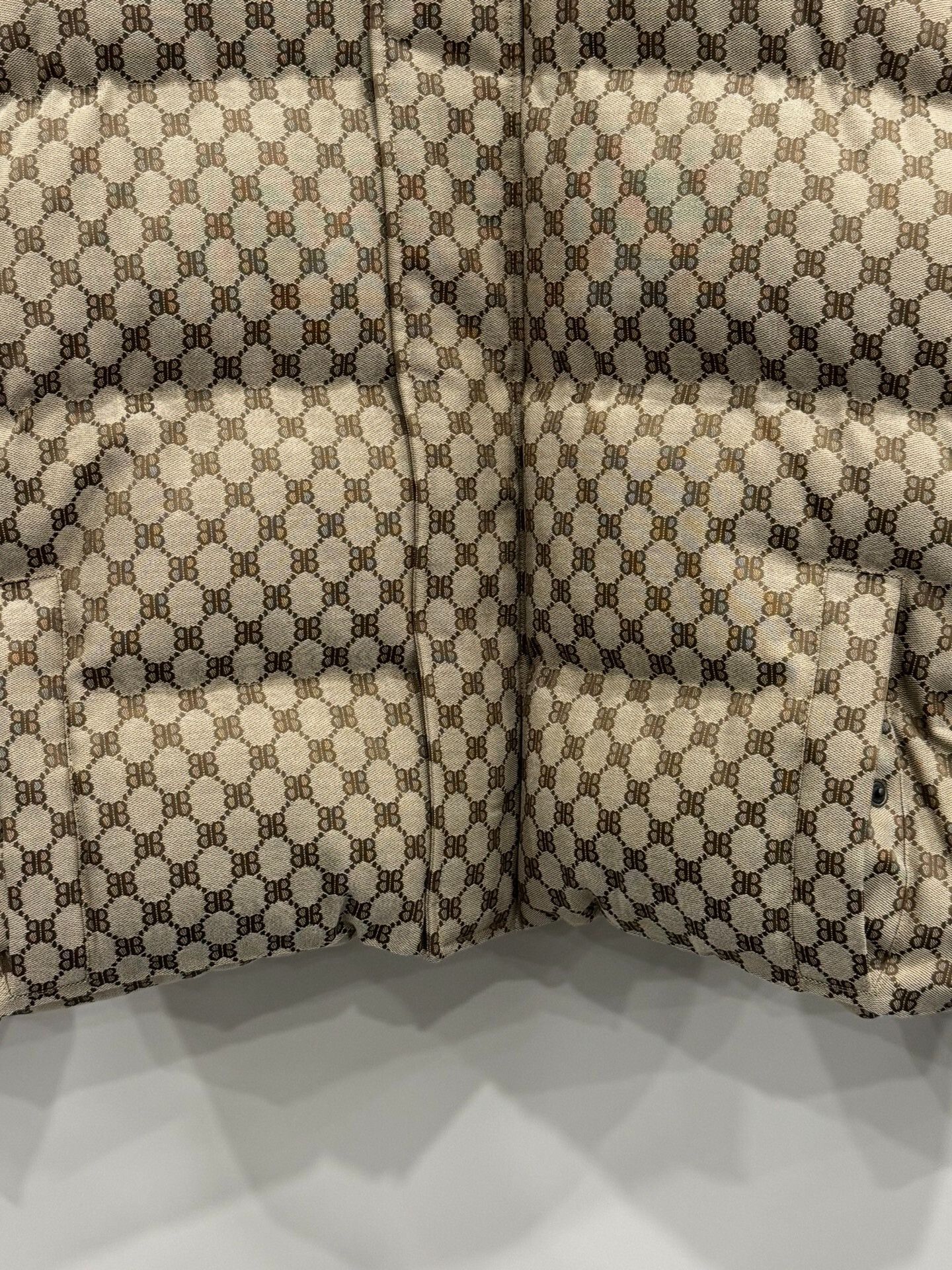 Balenciaga balenciaga gucci patterned puffer jacket size 44 Size US L / EU 52-54 / 3 - 4 Thumbnail