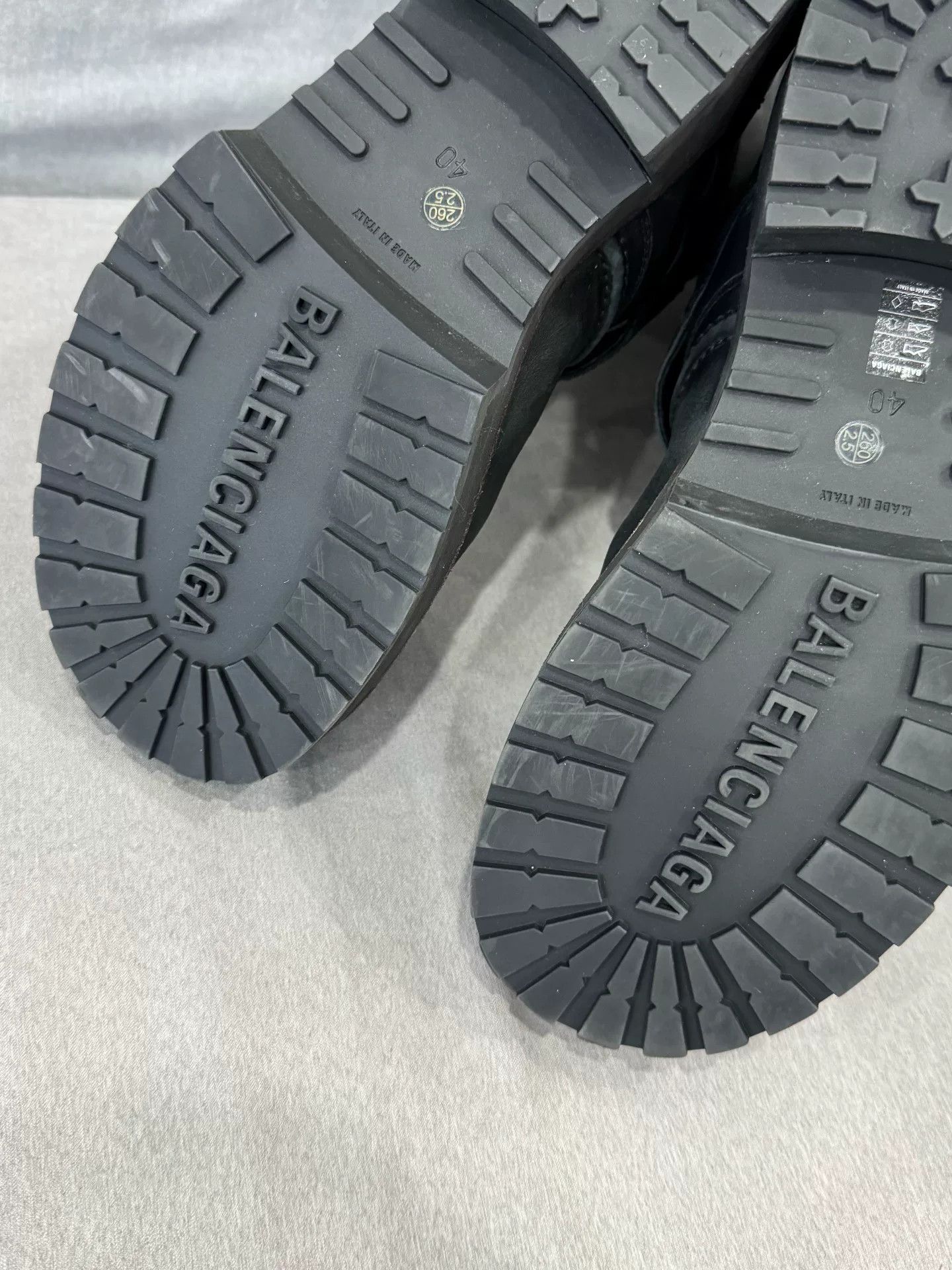 Balenciaga balenciaga venom boots size 40 second-hand Size US 8 / EU 41 - 7 Thumbnail
