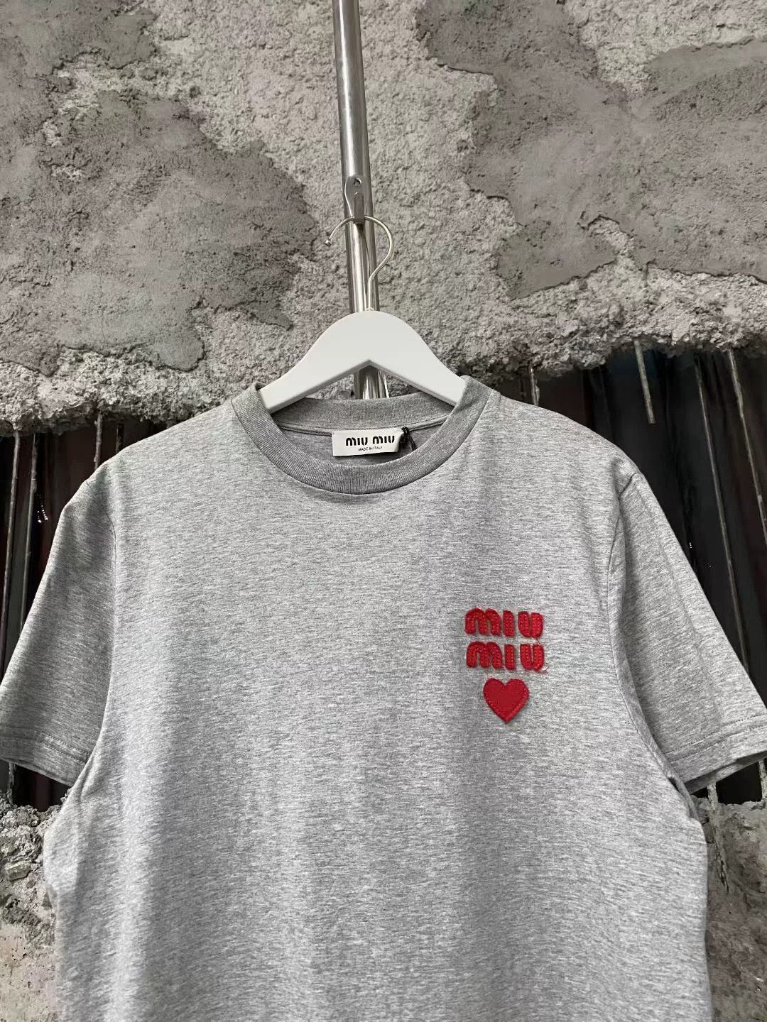 Miu Miu miumiu love logo short sleeve t-shirt Size US M / EU 48-50 / 2 - 3 Thumbnail
