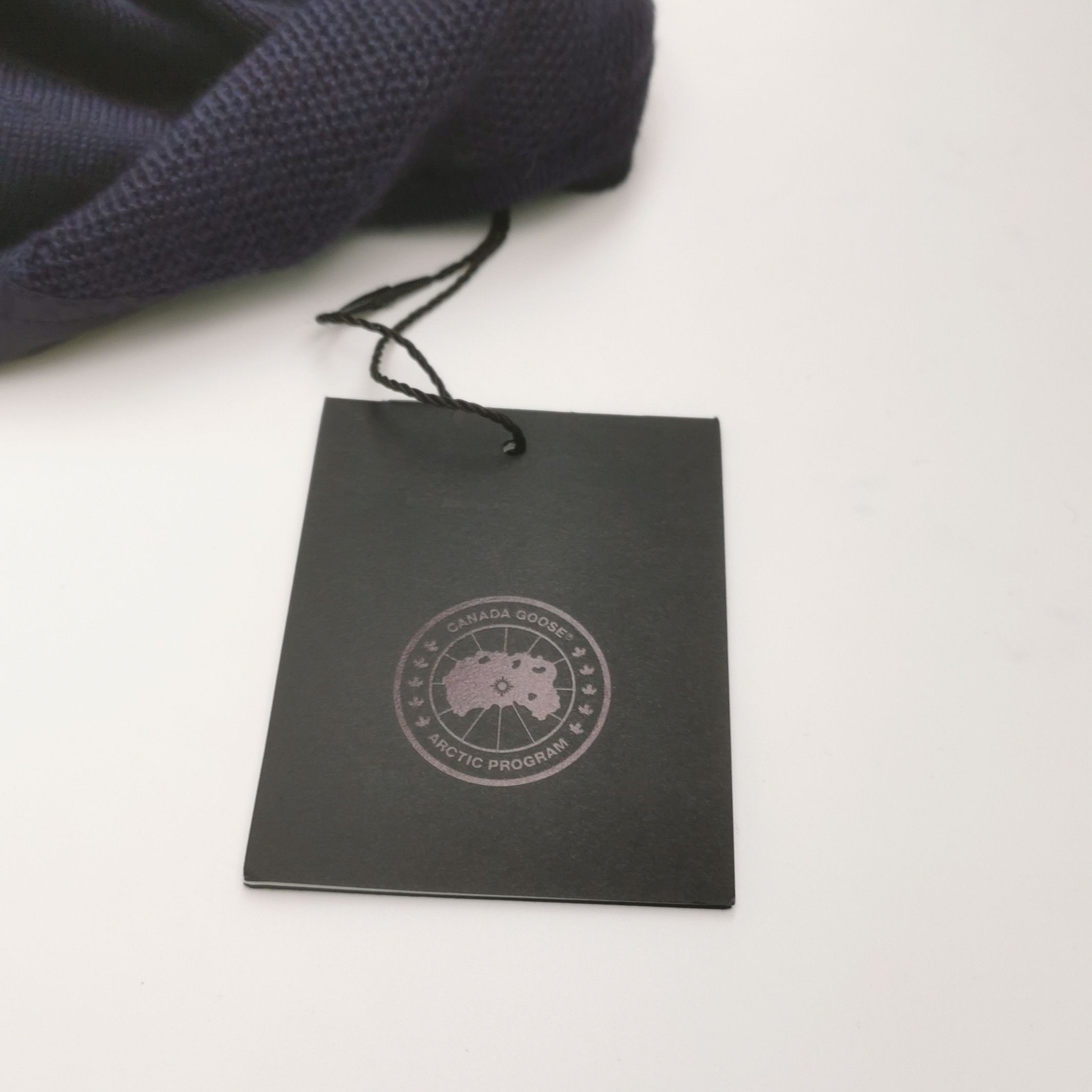 Canada Goose Canada Goose XS Wool V-Neck Solid Knit Sweater Size US XS / EU 42 / 0 - 8 Thumbnail