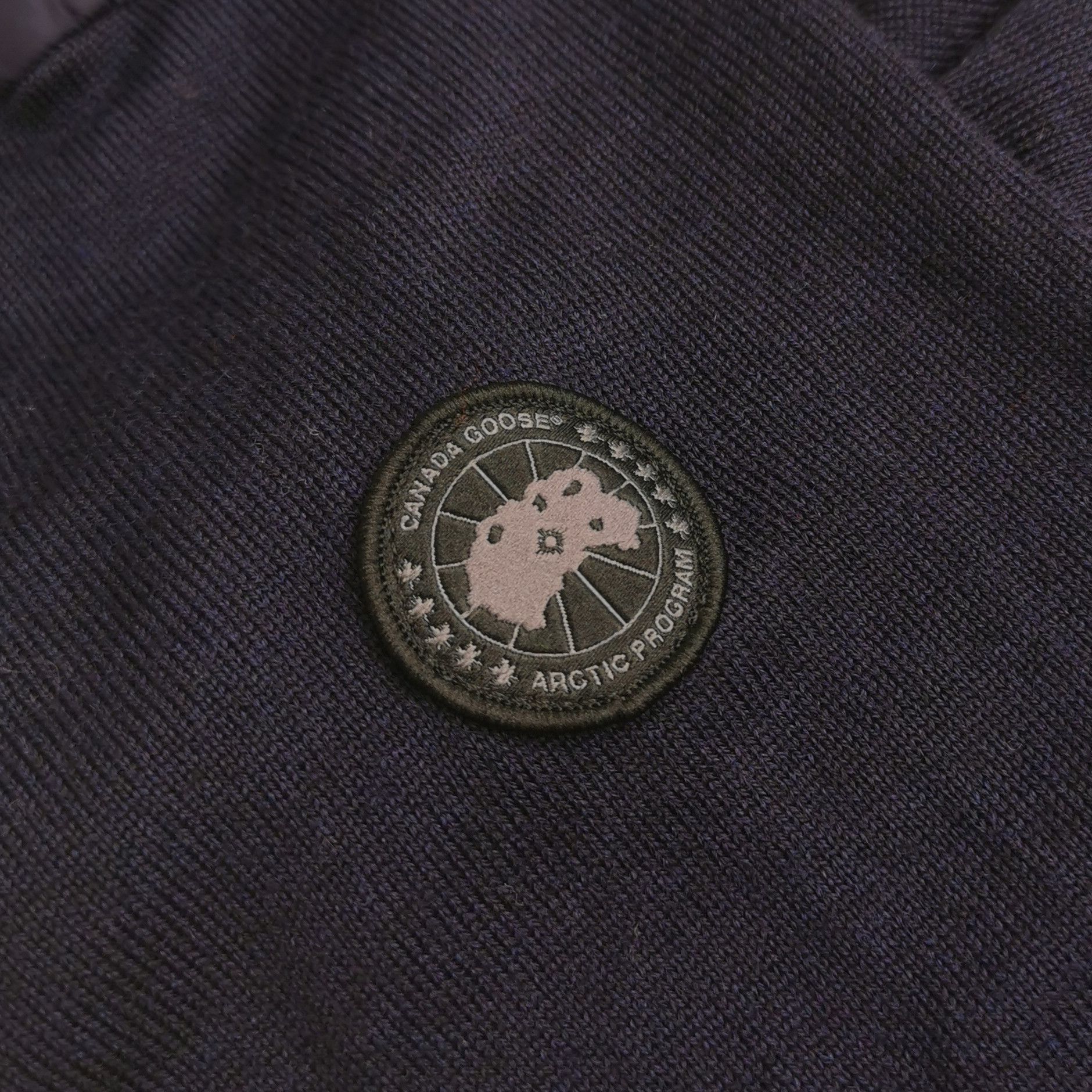 Canada Goose Canada Goose XS Wool V-Neck Solid Knit Sweater Size US XS / EU 42 / 0 - 6 Thumbnail