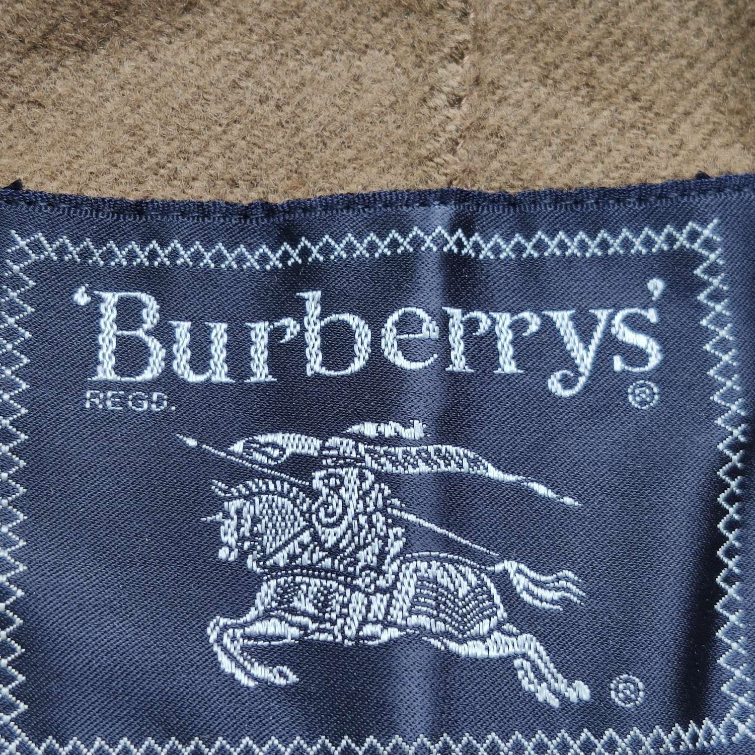 Burberry Burberry Vintage M Wool-Cashmere Solid Single-Breasted Coat Size US M / EU 48-50 / 2 - 5 Thumbnail