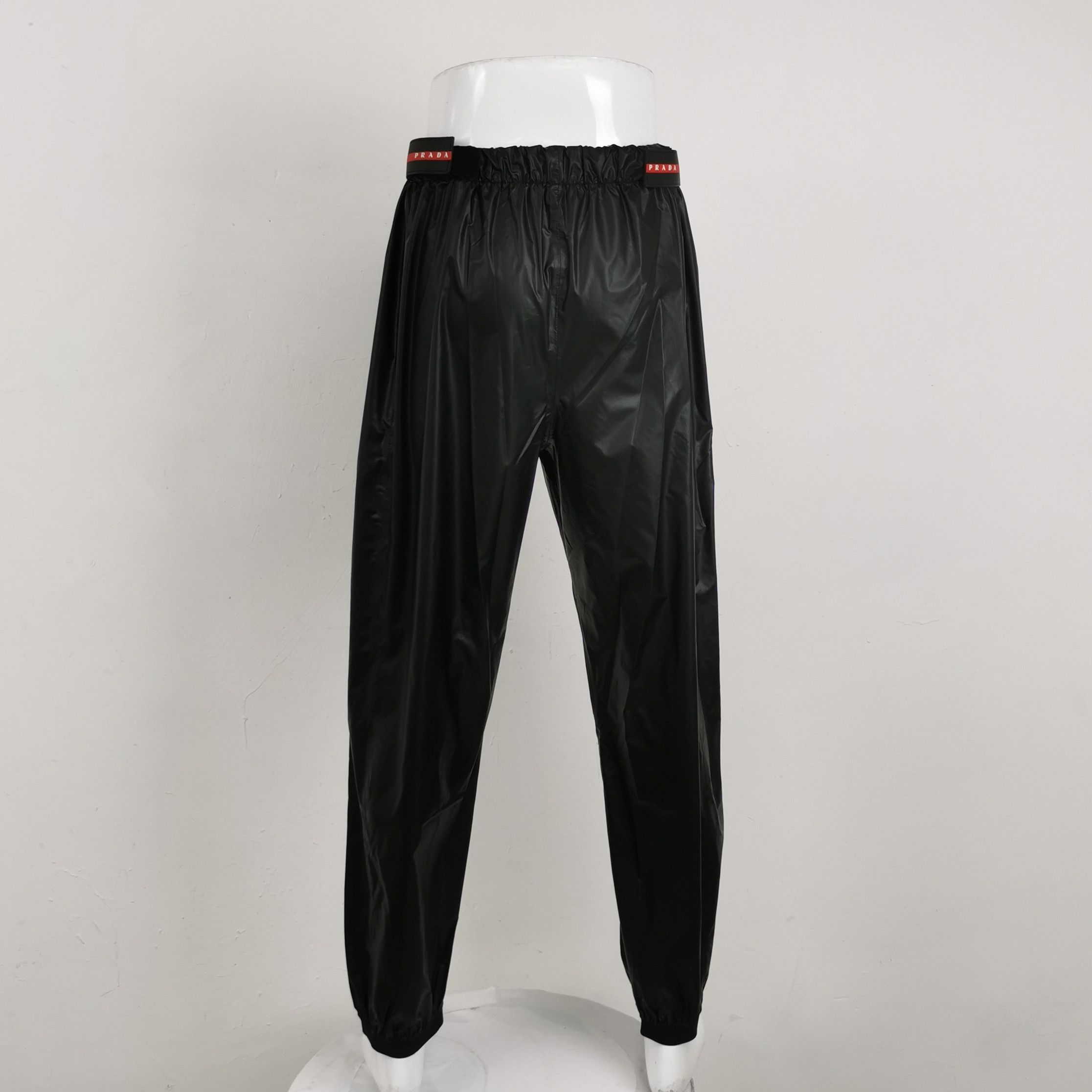 Prada Prada Solid Letter Logo Shorts L Size US 32 / EU 48 - 4 Thumbnail