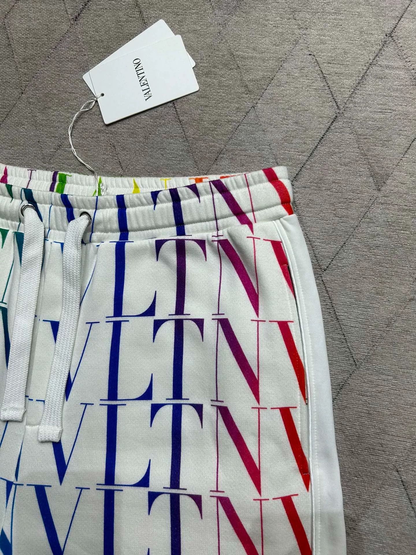 Valentino Valentino 22SS Logo Print Shorts Size US 26 / EU 42 - 3 Thumbnail
