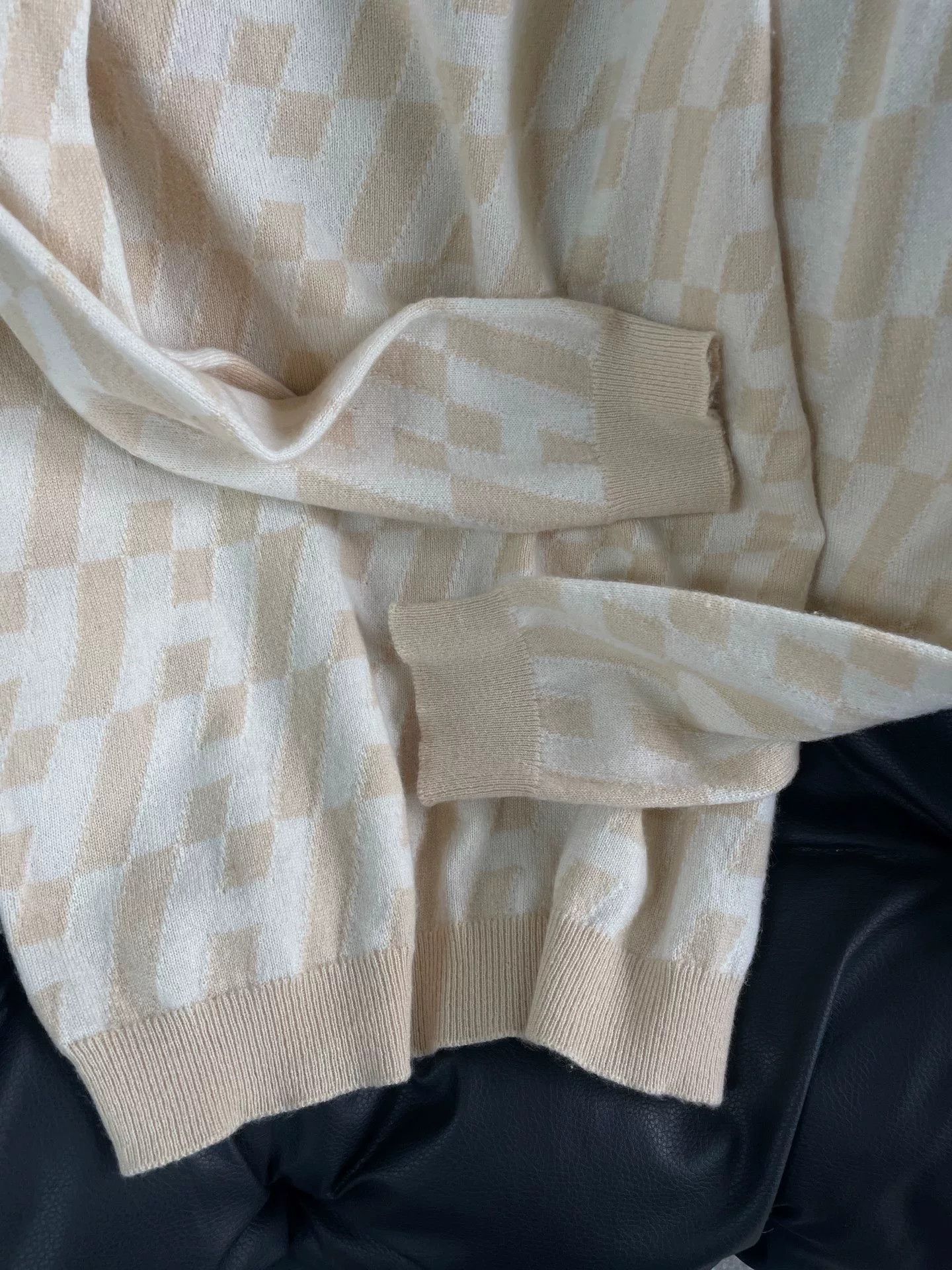Hermes Hermes Beige Checkered Sweater Size US S / EU 44-46 / 1 - 4 Thumbnail