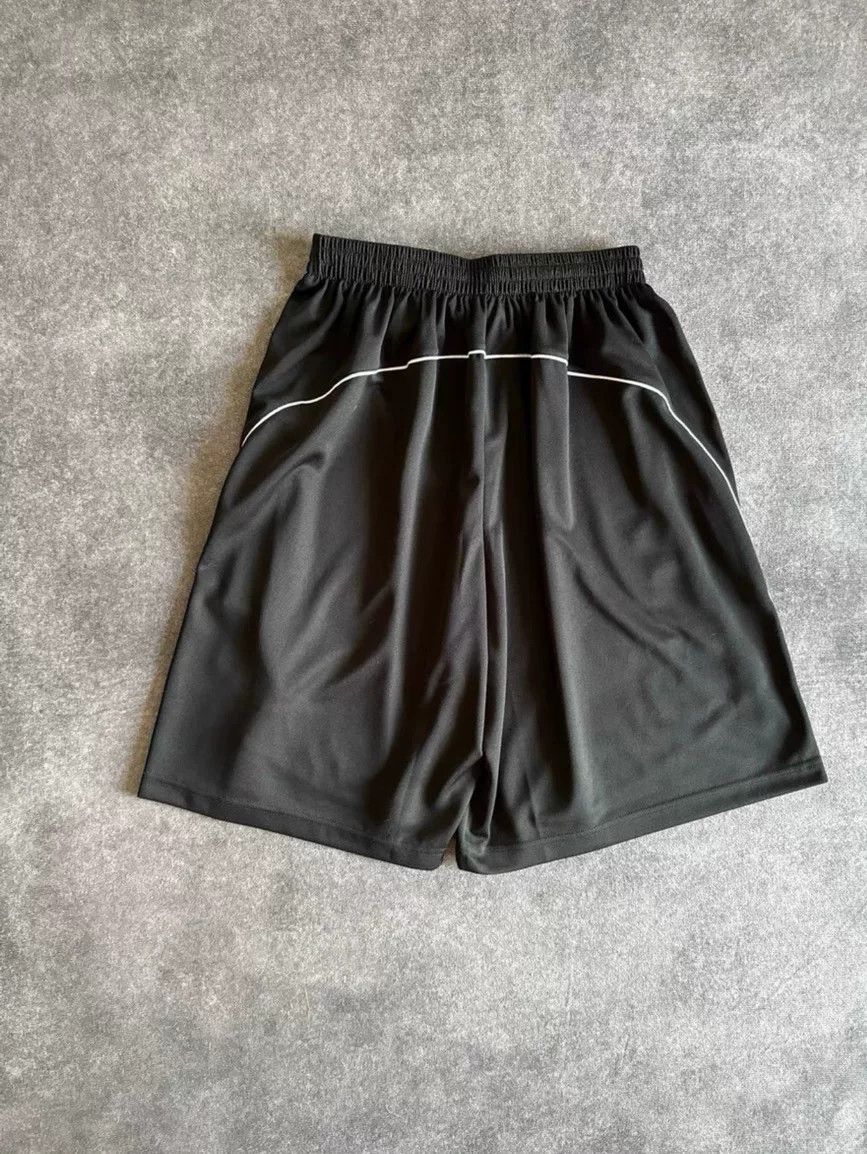 Balenciaga Balenciaga 23FW Man Utd Collaboration Shorts XS Size US 28 / EU 44 - 2 Thumbnail