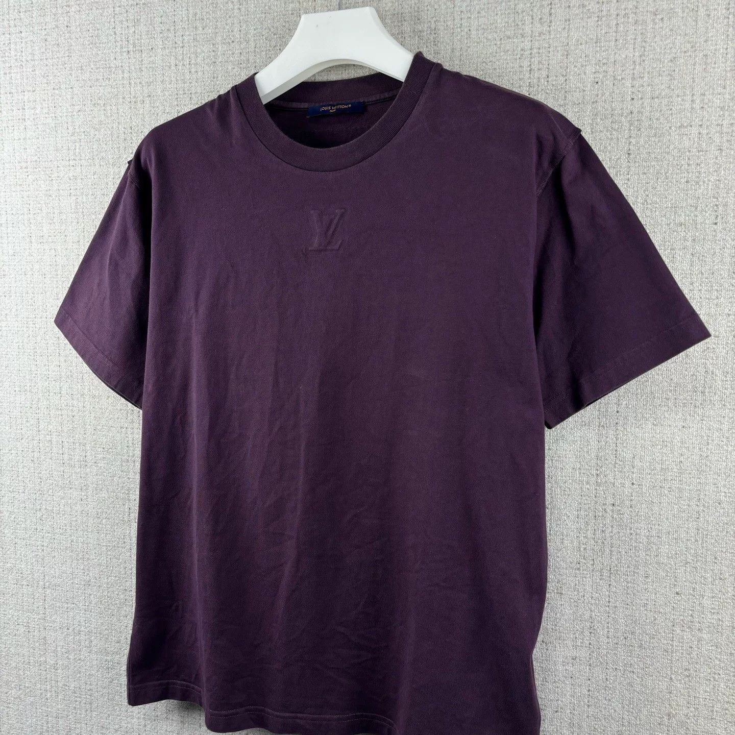 Louis Vuitton Louis Vuitton Solid Embossed Logo Short Sleeve Size US L / EU 52-54 / 3 - 3 Thumbnail