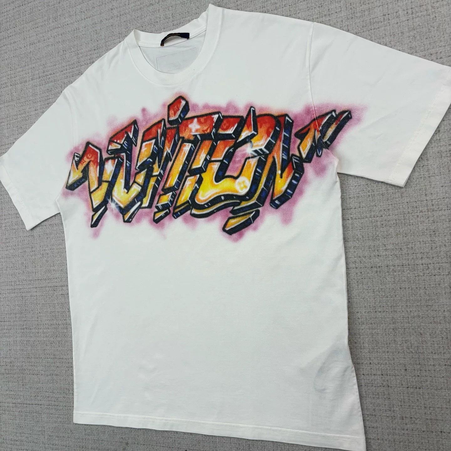 Louis Vuitton Louis Vuitton SS22 Logo Graffiti Tee Size US XXL / EU 58 / 5 - 3 Thumbnail