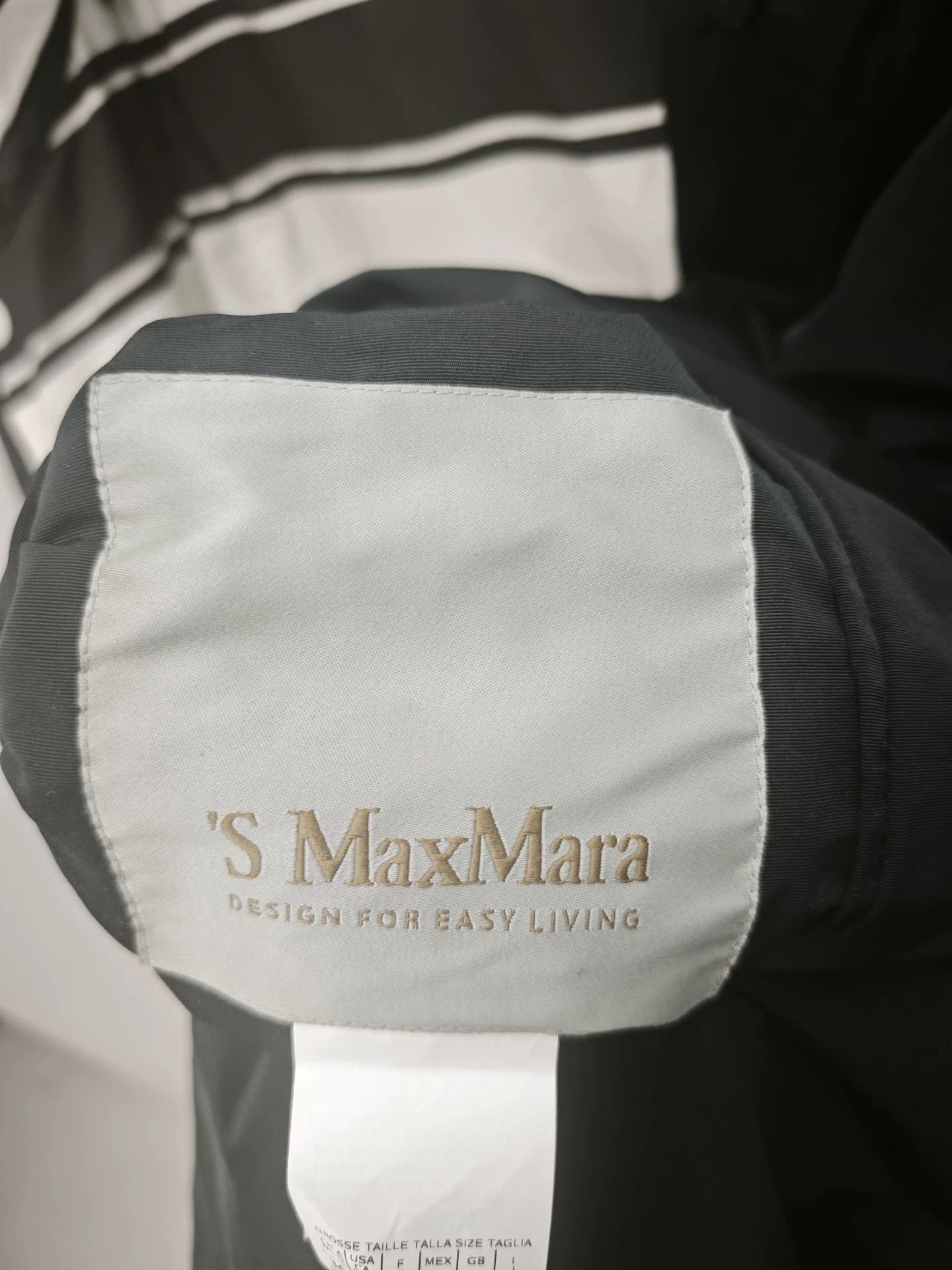 Emporio Armani gray hooded trench coat from MaxMara Size US M / EU 48-50 / 2 - 3 Thumbnail