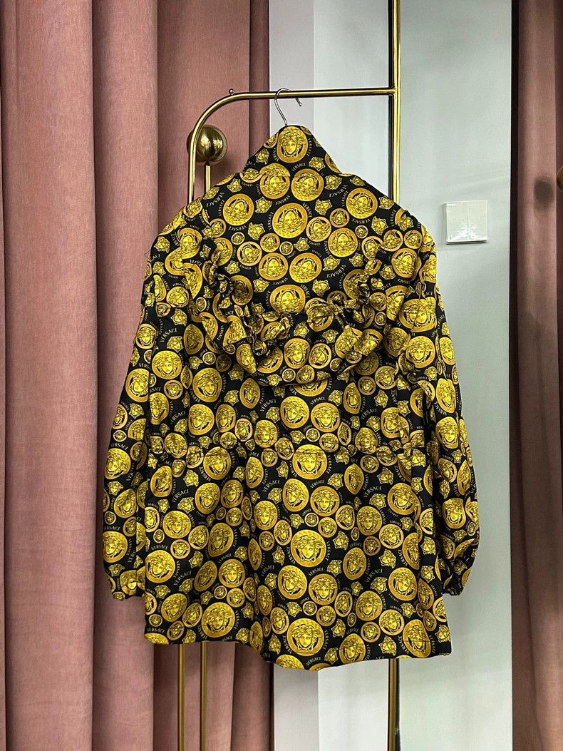Versace Versace Gold Coin Logo Windbreaker Jacket Size US S / EU 44-46 / 1 - 4 Thumbnail