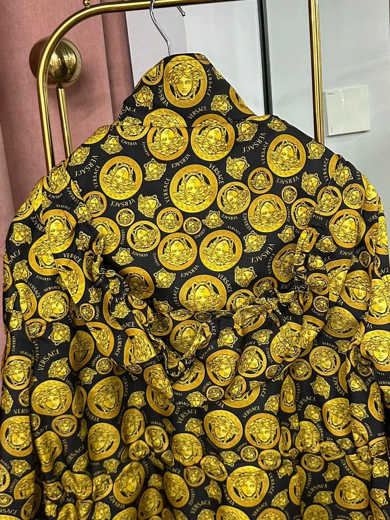 Versace Versace Gold Coin Logo Windbreaker Jacket Size US S / EU 44-46 / 1 - 3 Thumbnail