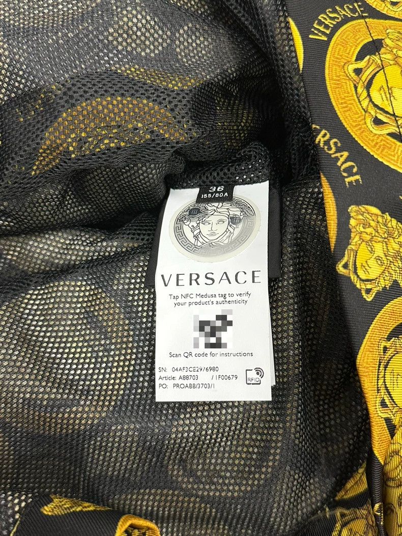 Versace Versace Gold Coin Logo Windbreaker Jacket Size US S / EU 44-46 / 1 - 6 Thumbnail