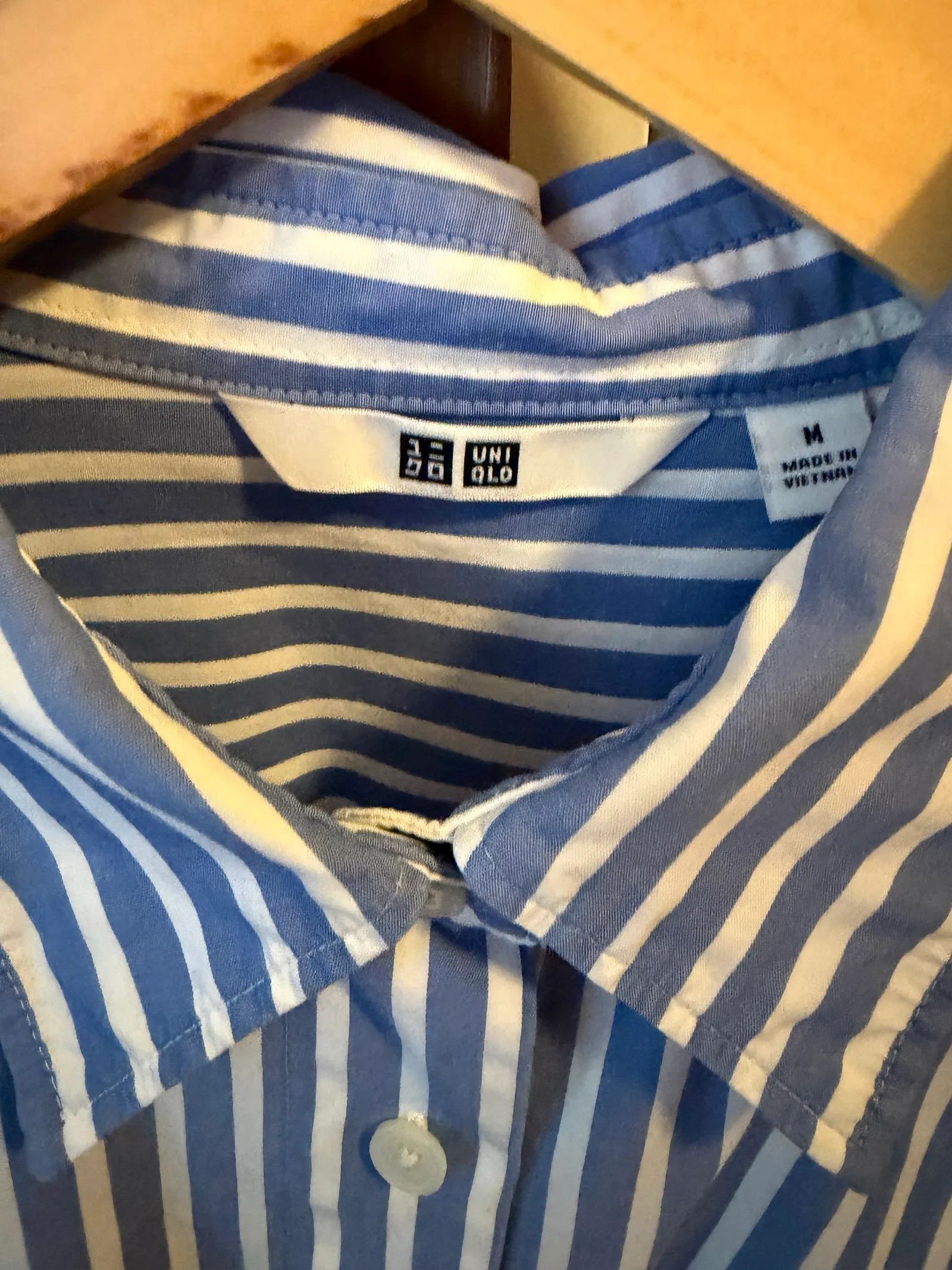 Uniqlo Uniqlo Shirt Size M / US 6-8 / IT 42-44 - 2 Thumbnail