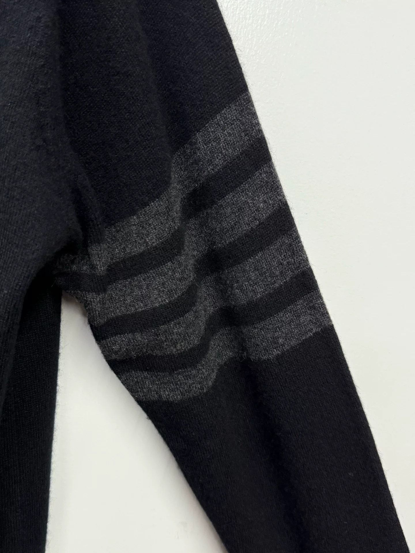 Thom Browne Thom Browne 4-Stripe Wool Cardigan Size US S / EU 44-46 / 1 - 3 Thumbnail