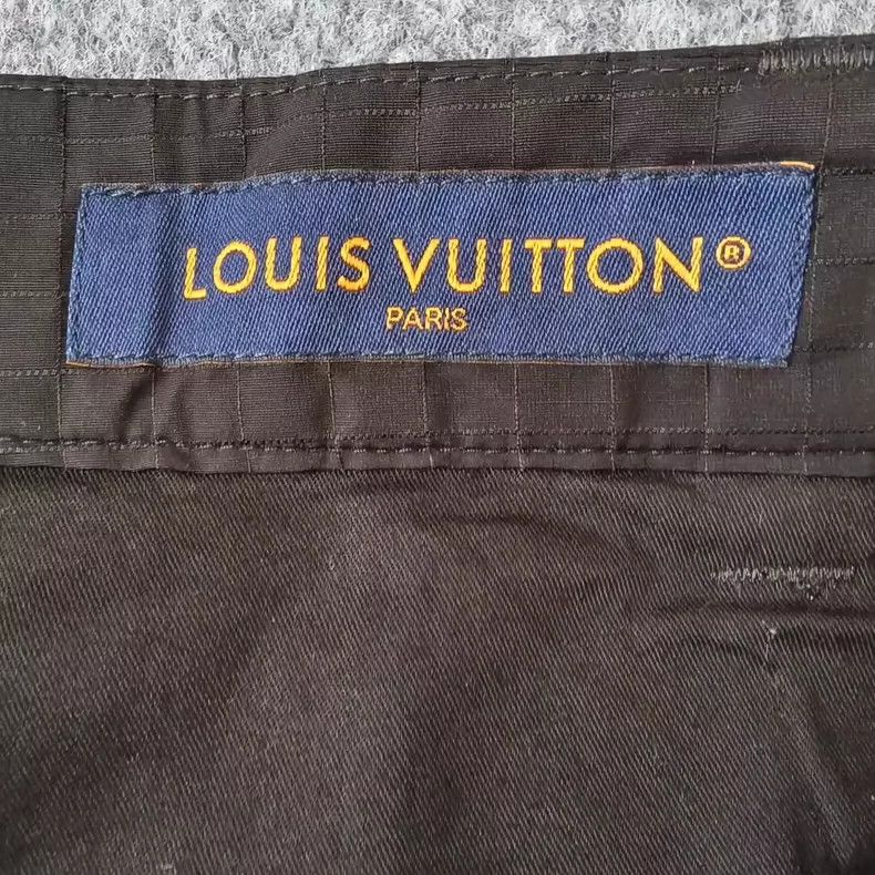 Louis Vuitton Louis Vuitton Logo Cargo Shorts Size US 44 / EU 60 - 3 Thumbnail