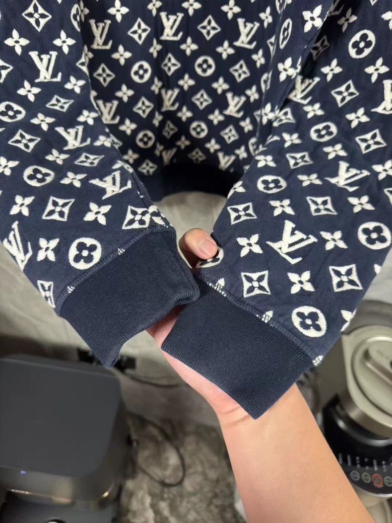 Louis Vuitton Louis Vuitton Full Monogram Crewneck Sweater Size US XL / EU 56 / 4 - 4 Thumbnail