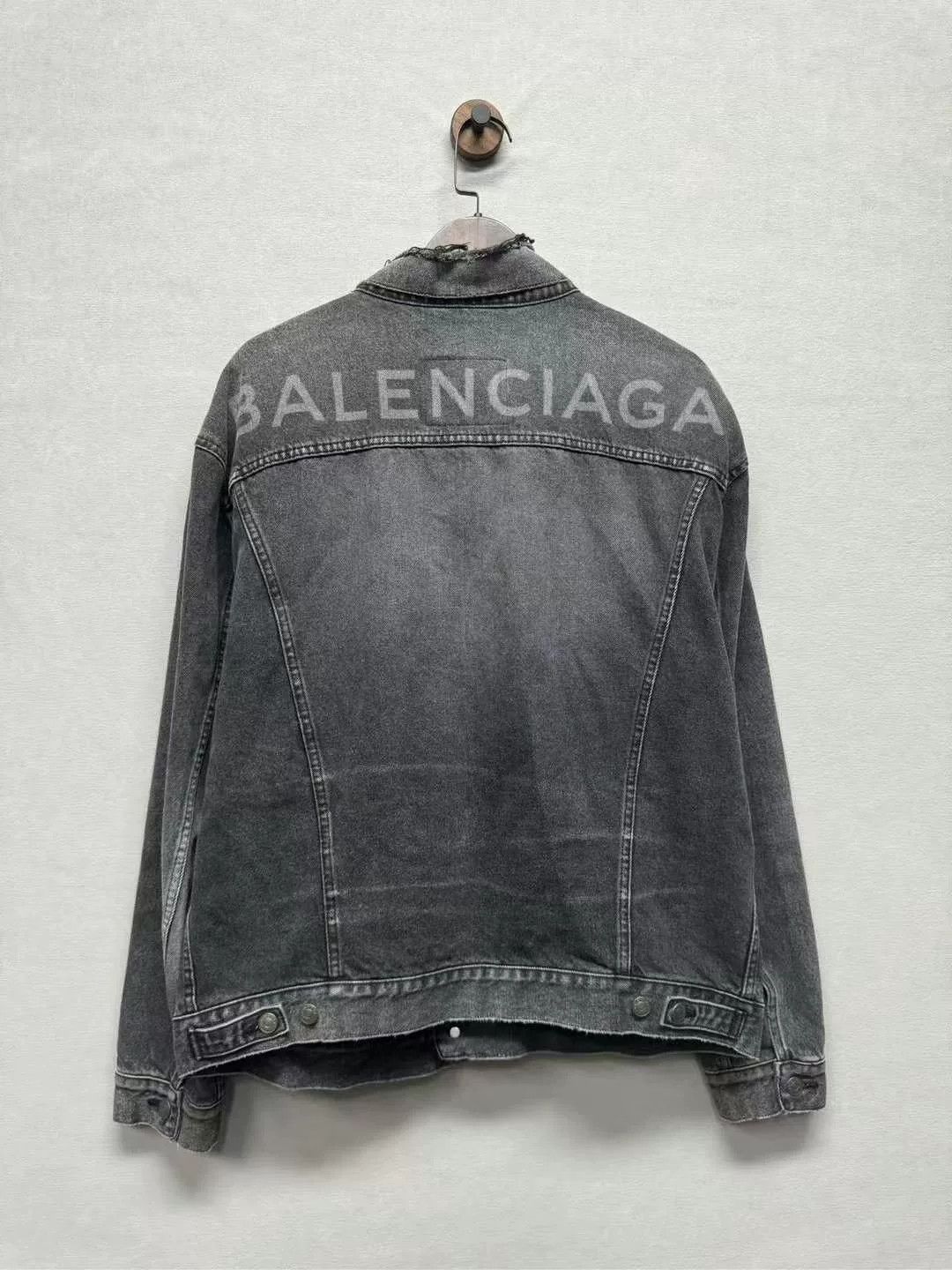 Balenciaga Balenciaga Back Logo Denim Jacket Size US S / EU 44-46 / 1 - 2 Thumbnail