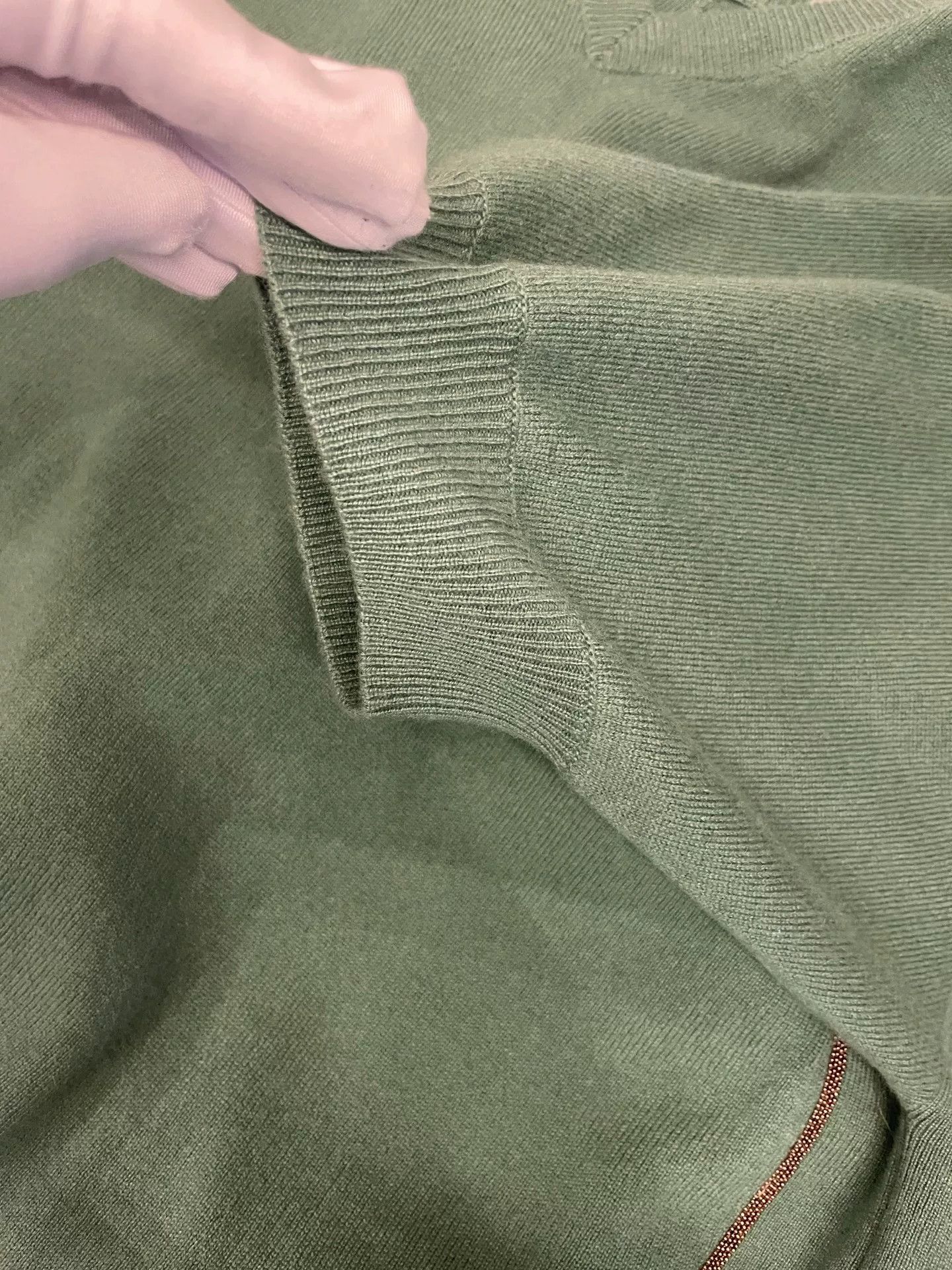 Brunello Cucinelli Brunello Cucinelli Green Beaded V-Neck Cashmere Sweater M Size US M / EU 48-50 / 2 - 5 Thumbnail
