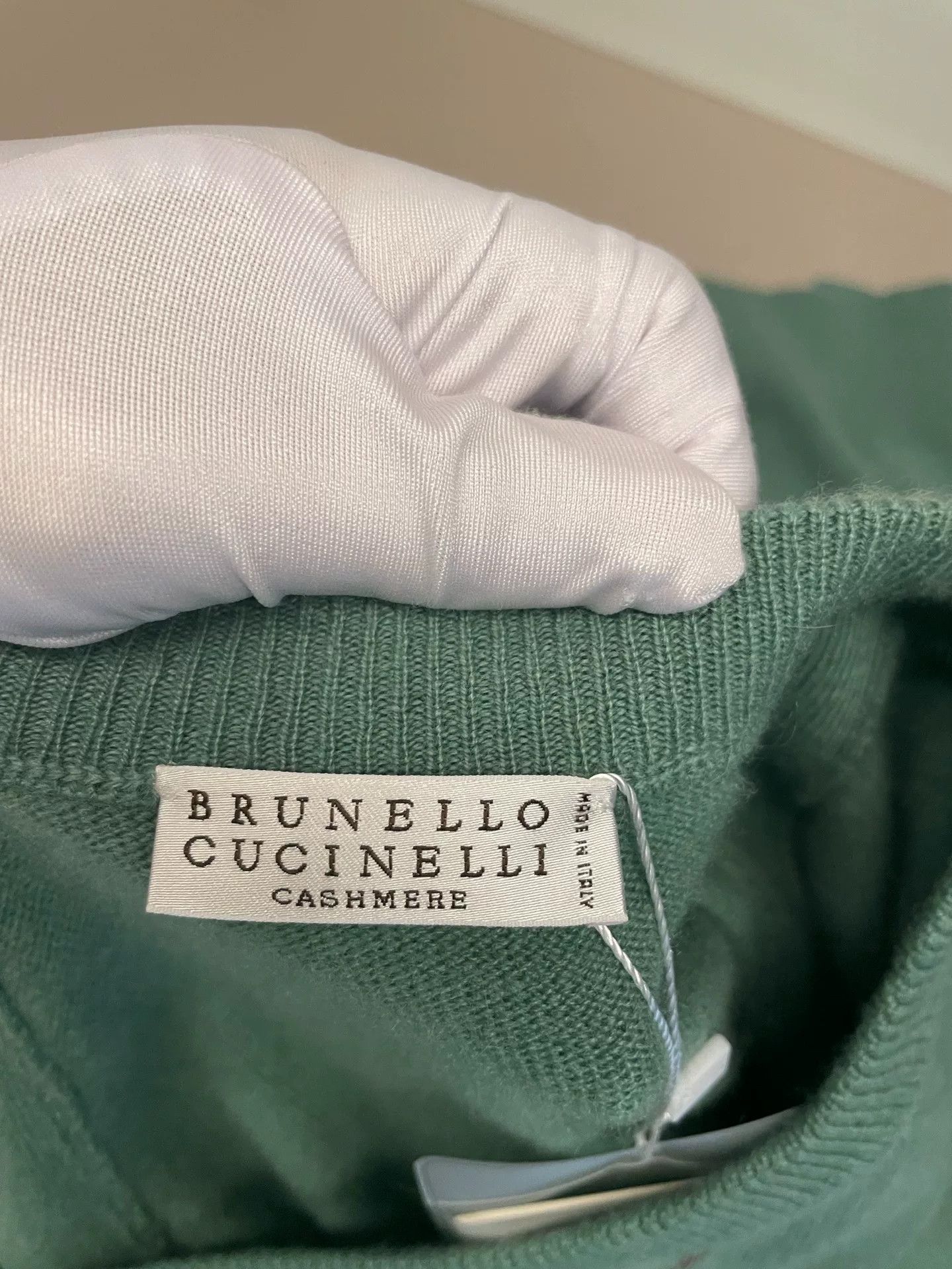 Brunello Cucinelli Brunello Cucinelli Green Beaded V-Neck Cashmere Sweater M Size US M / EU 48-50 / 2 - 3 Thumbnail