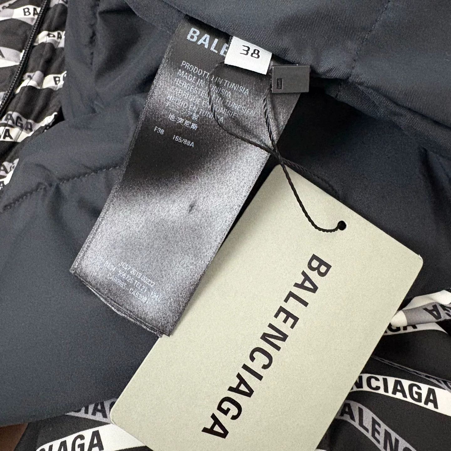 Balenciaga Balenciaga All-Over Print Down Jacket Size US S / EU 44-46 / 1 - 4 Thumbnail