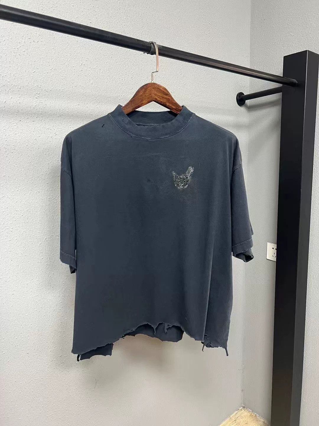Balenciaga Balenciaga Sequin Logo Distressed Tee Size US S / EU 44-46 / 1 - 2 Thumbnail