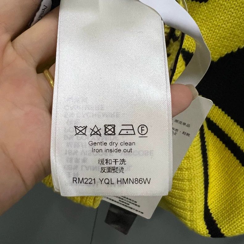 Louis Vuitton Louis Vuitton Colorblock Logo V-Neck Sweater Size US XS / EU 42 / 0 - 5 Thumbnail