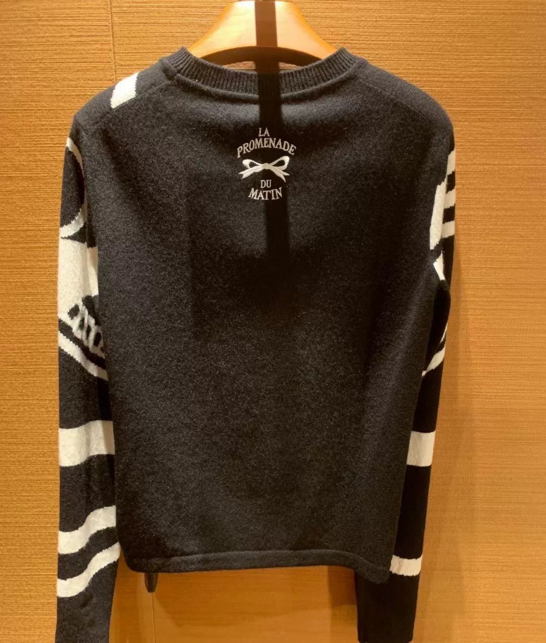 Hermes Hermès Women's Black Cashmere Sweater Size US M / EU 48-50 / 2 - 5 Thumbnail
