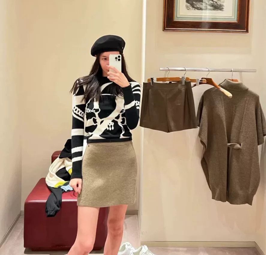 Hermes Hermès Women's Black Cashmere Sweater Size US M / EU 48-50 / 2 - 4 Thumbnail
