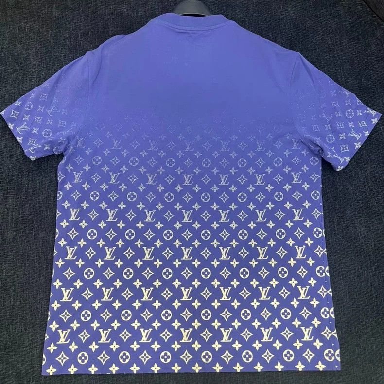 Louis Vuitton Louis Vuitton Blue Gradient Print T-shirt Size US XL / EU 56 / 4 - 2 Thumbnail