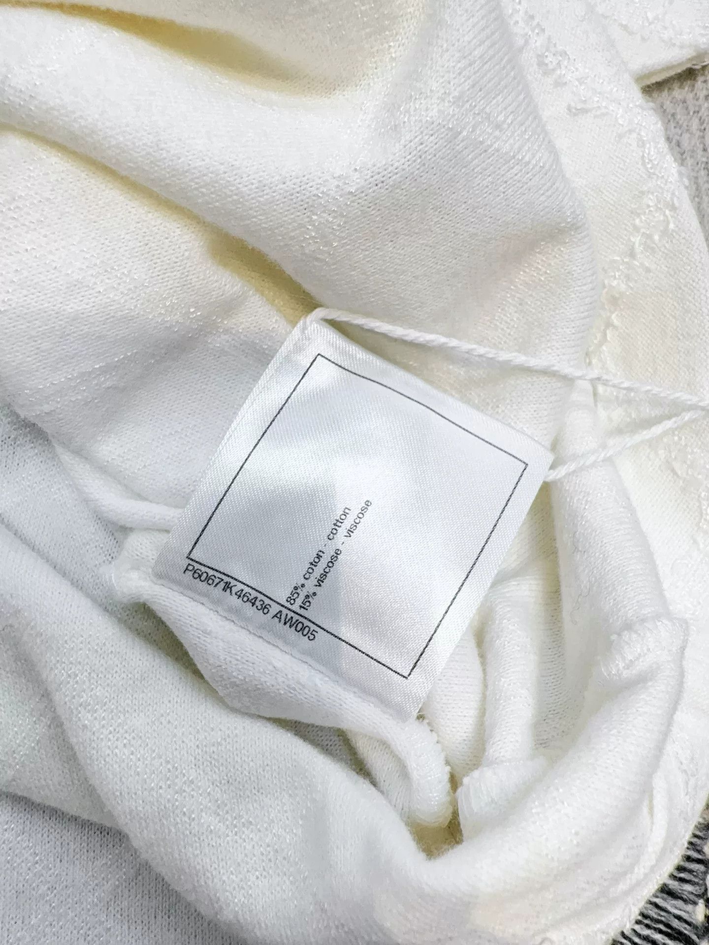 Chanel white quilted short sleeve Chanel t-shirt Size US S / EU 44-46 / 1 - 7 Thumbnail