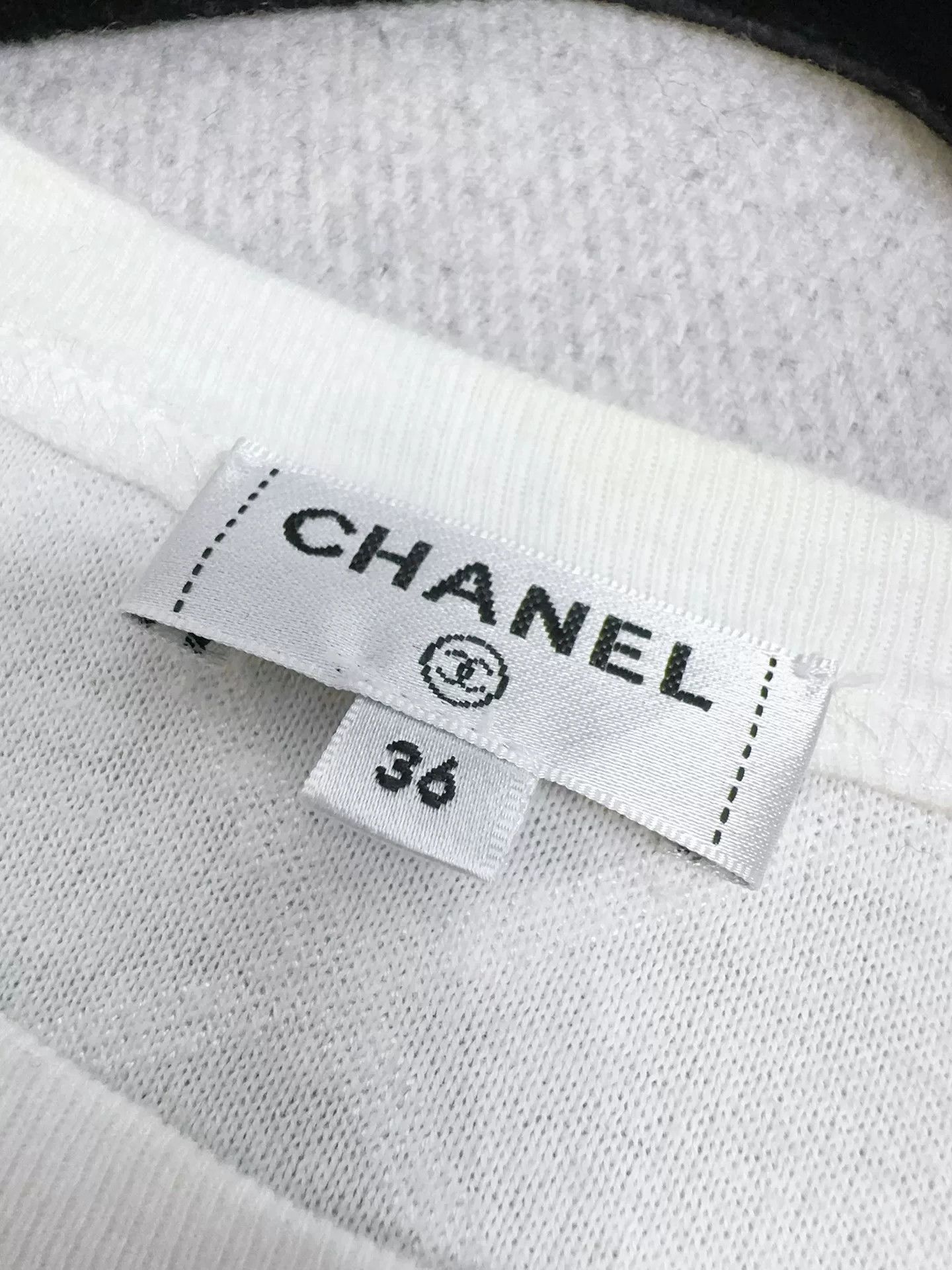 Chanel white quilted short sleeve Chanel t-shirt Size US S / EU 44-46 / 1 - 5 Thumbnail