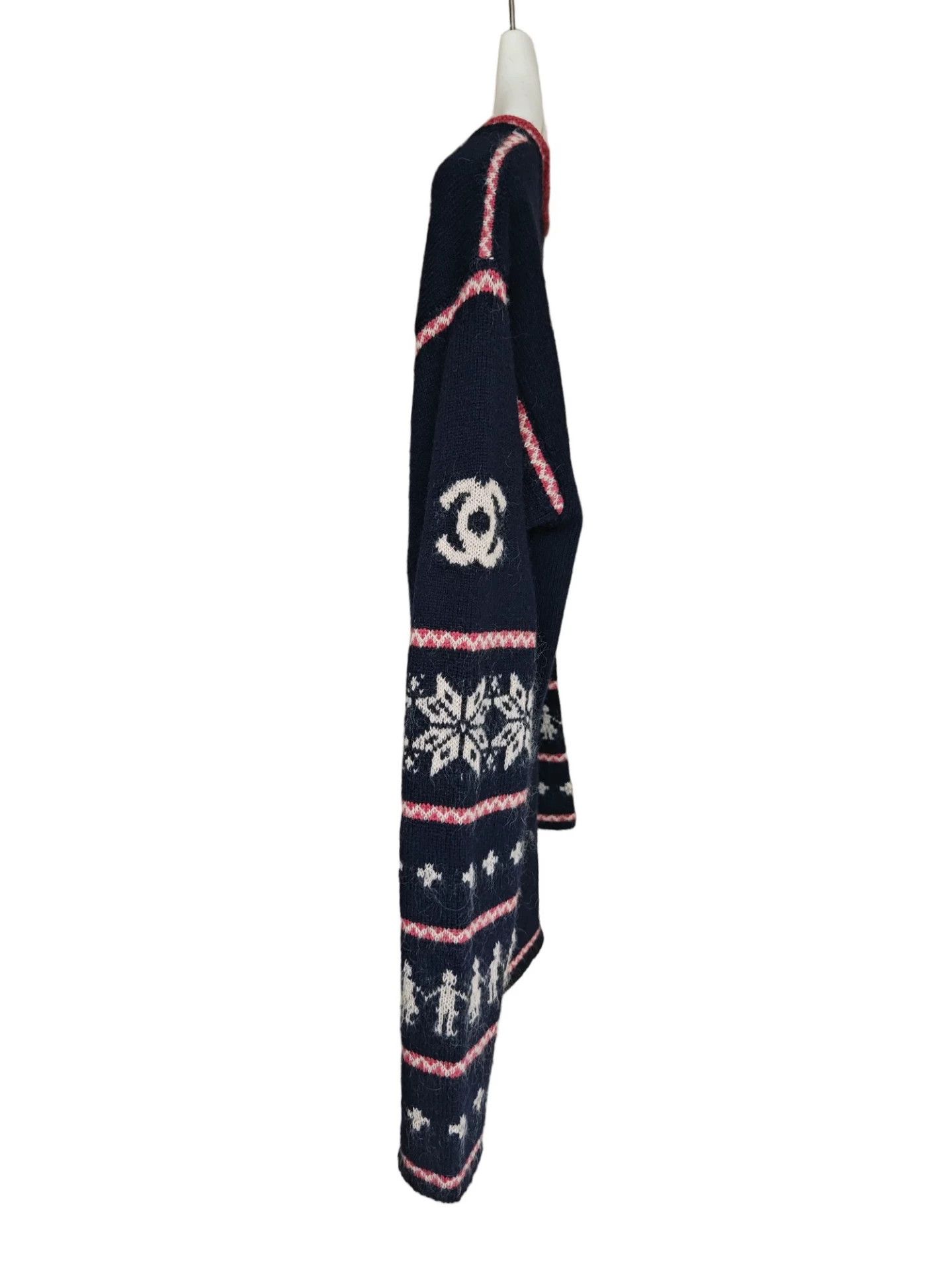 Chanel navy v-neck sweater with pink borders Size US S / EU 44-46 / 1 - 4 Thumbnail