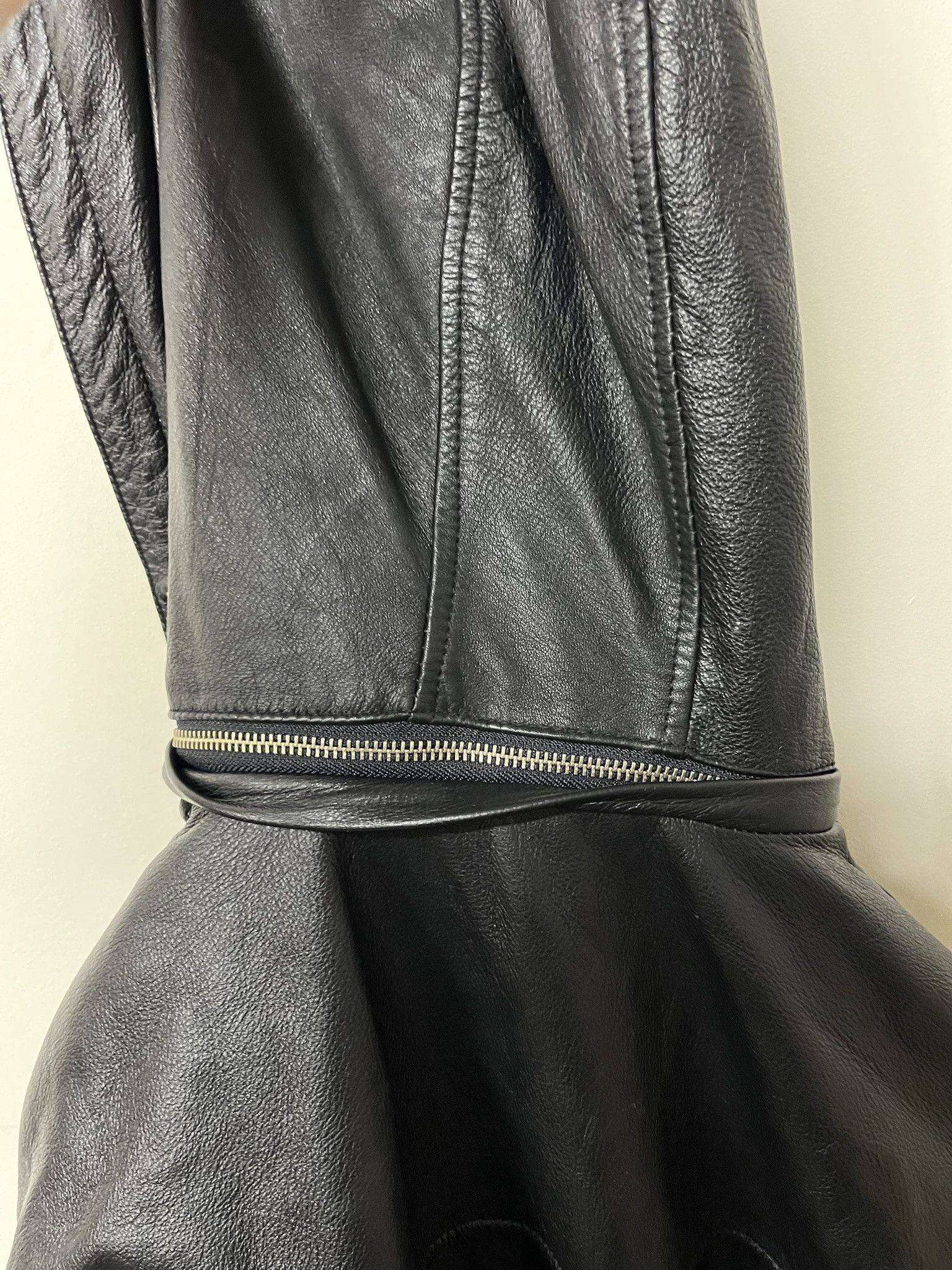 Leather × Wilsons Leather Vintage 1990s Wilsons Leather Hooded Leather Jacket Size M Size US M / EU 48-50 / 2 - 4 Thumbnail