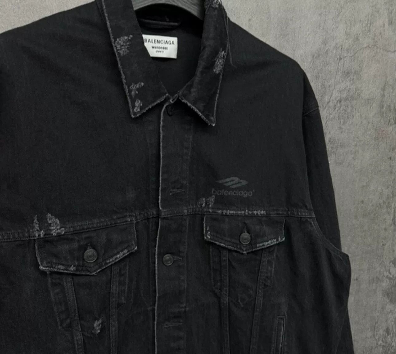 Balenciaga Balenciaga Distressed 3B Logo Denim Jacket Size US S / EU 44-46 / 1 - 3 Thumbnail