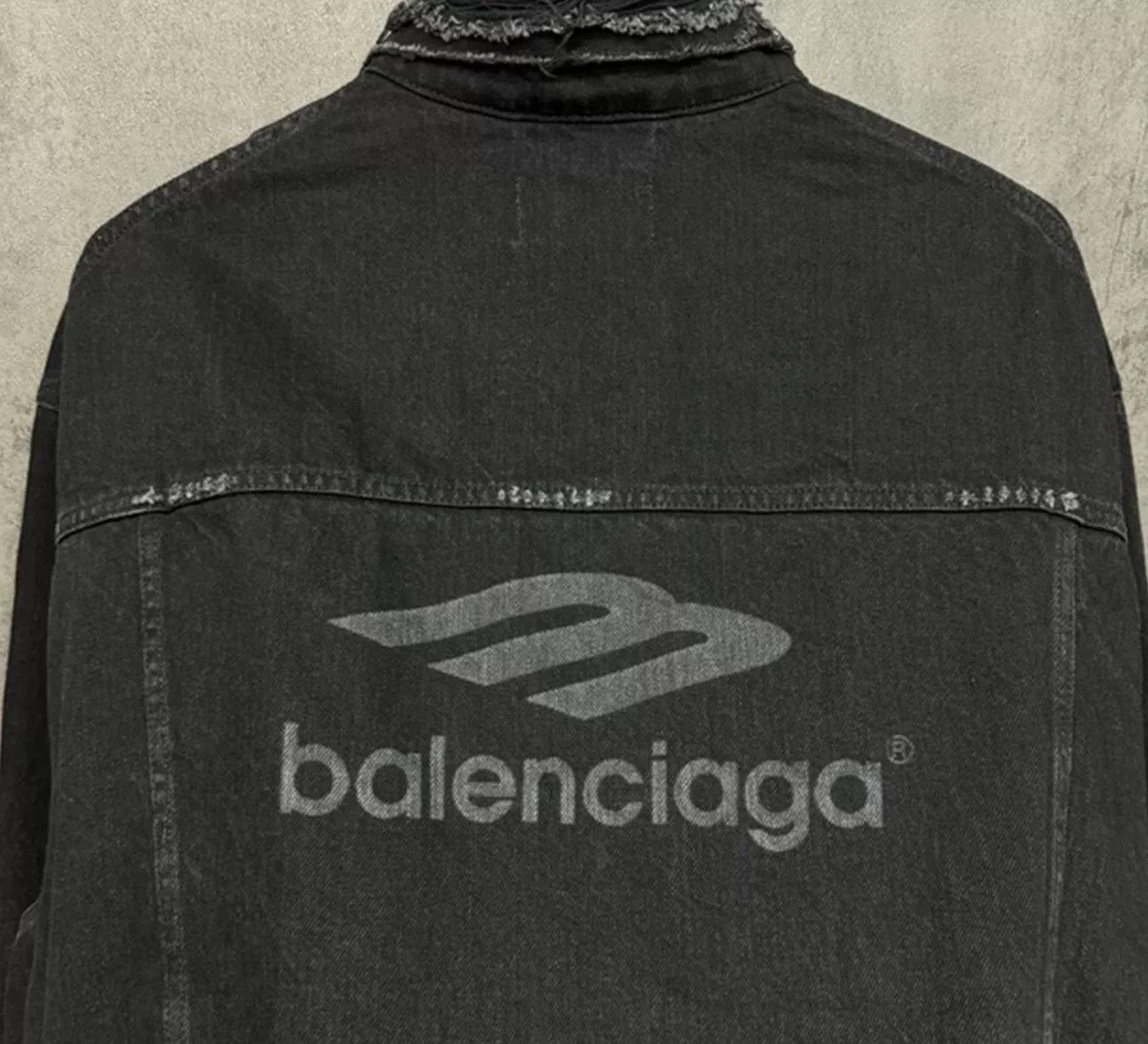 Balenciaga Balenciaga Distressed 3B Logo Denim Jacket Size US S / EU 44-46 / 1 - 2 Thumbnail