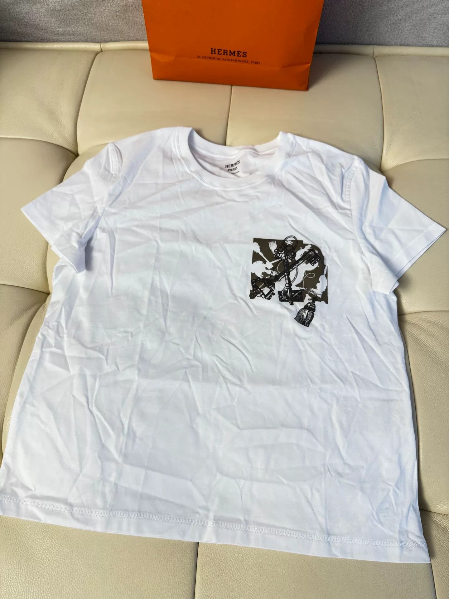 Hermes Hermes Women's White Short Sleeve T-shirt Size US M / EU 48-50 / 2 - 2 Thumbnail