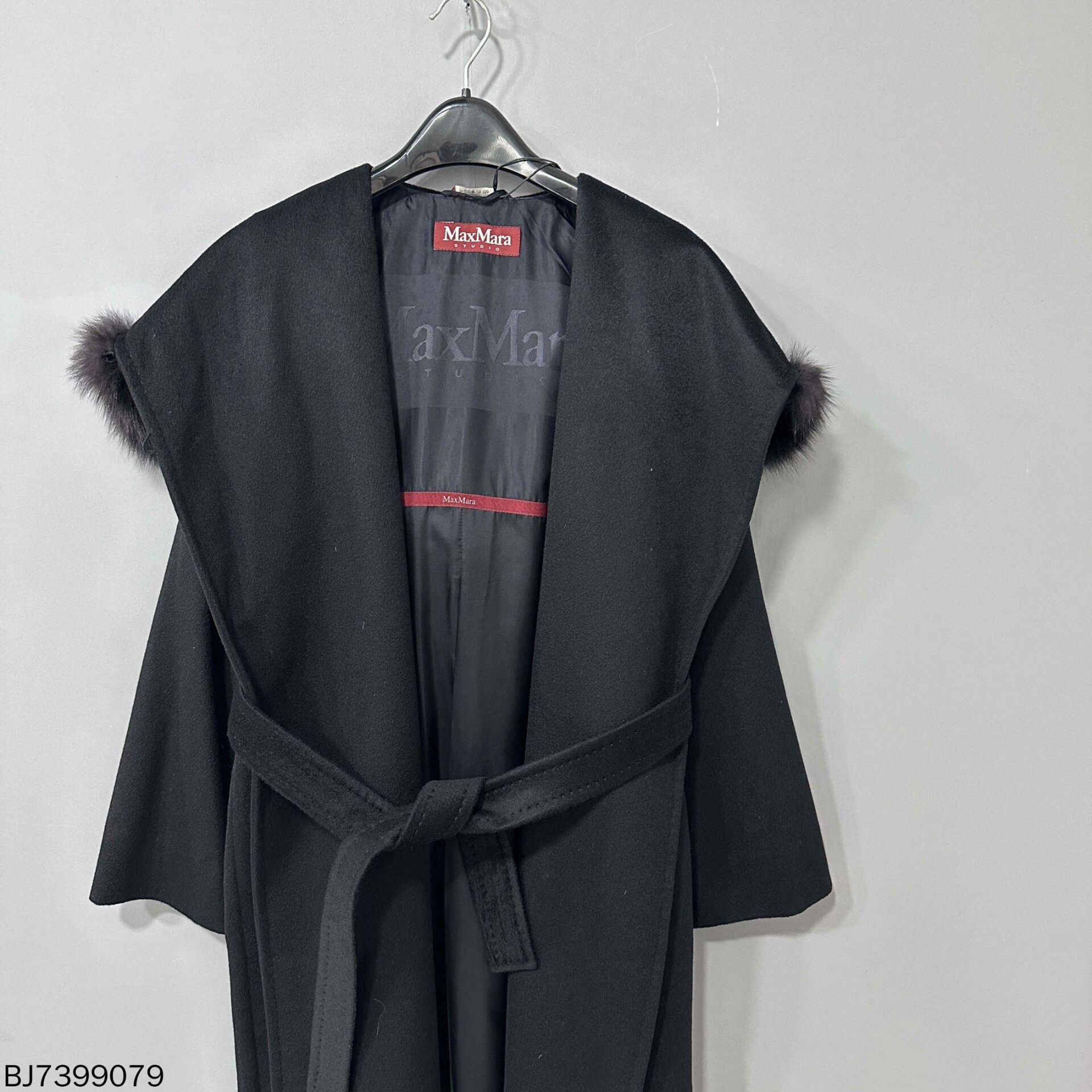 Max Mara black fox fur collar bathrobe coat Size US M / EU 48-50 / 2 - 2 Thumbnail