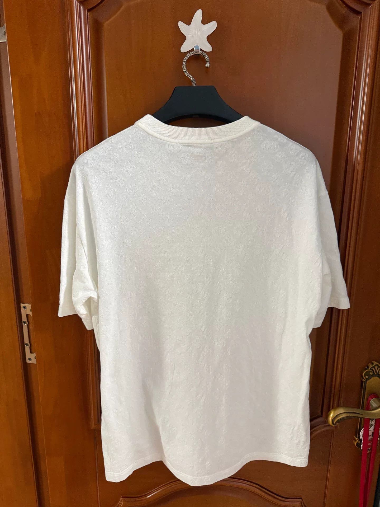 Louis Vuitton Louis Vuitton Pharrell Perforated Print Tee Size US XL / EU 56 / 4 - 2 Thumbnail