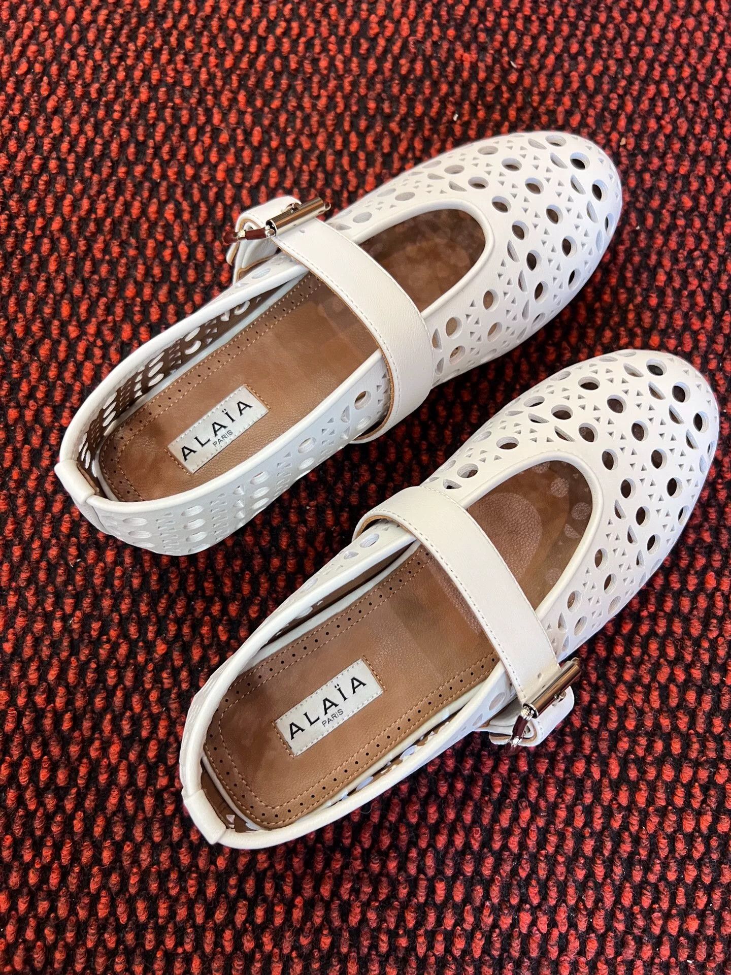 Celine ALAIA White Laser-Cut Mary Jane Flats Size US 8 / IT 38 - 2 Thumbnail