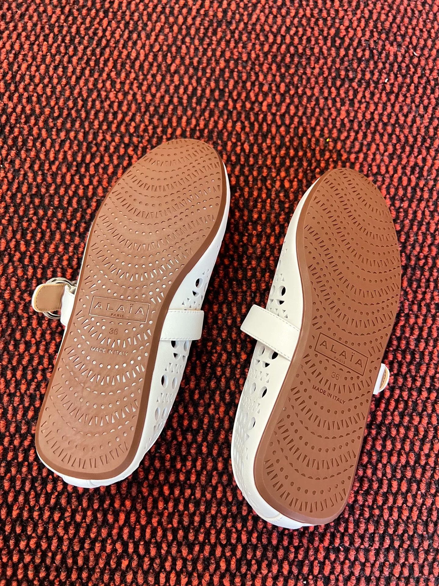 Celine ALAIA White Laser-Cut Mary Jane Flats Size US 8 / IT 38 - 3 Thumbnail