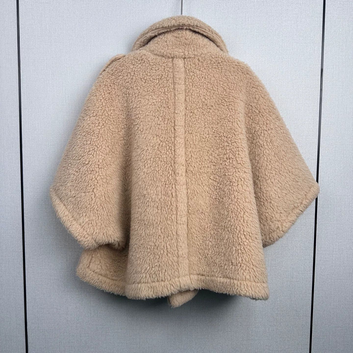 Max Mara MaxMara Teddy Cape S Size Size US S / EU 44-46 / 1 - 5 Thumbnail