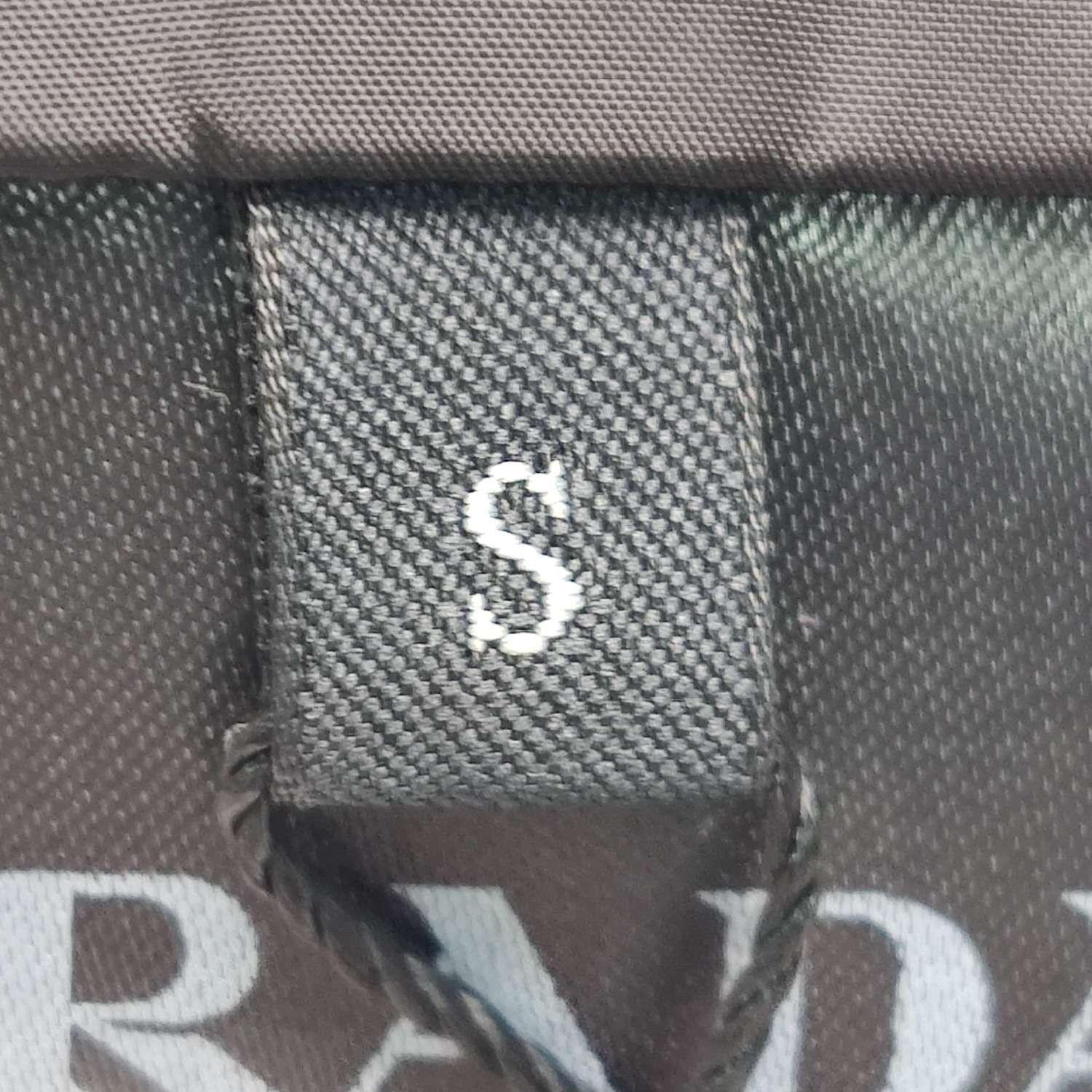 Prada Prada S Size Solid Hooded Triangle Logo Padded Jacket Size US S / EU 44-46 / 1 - 13 Thumbnail