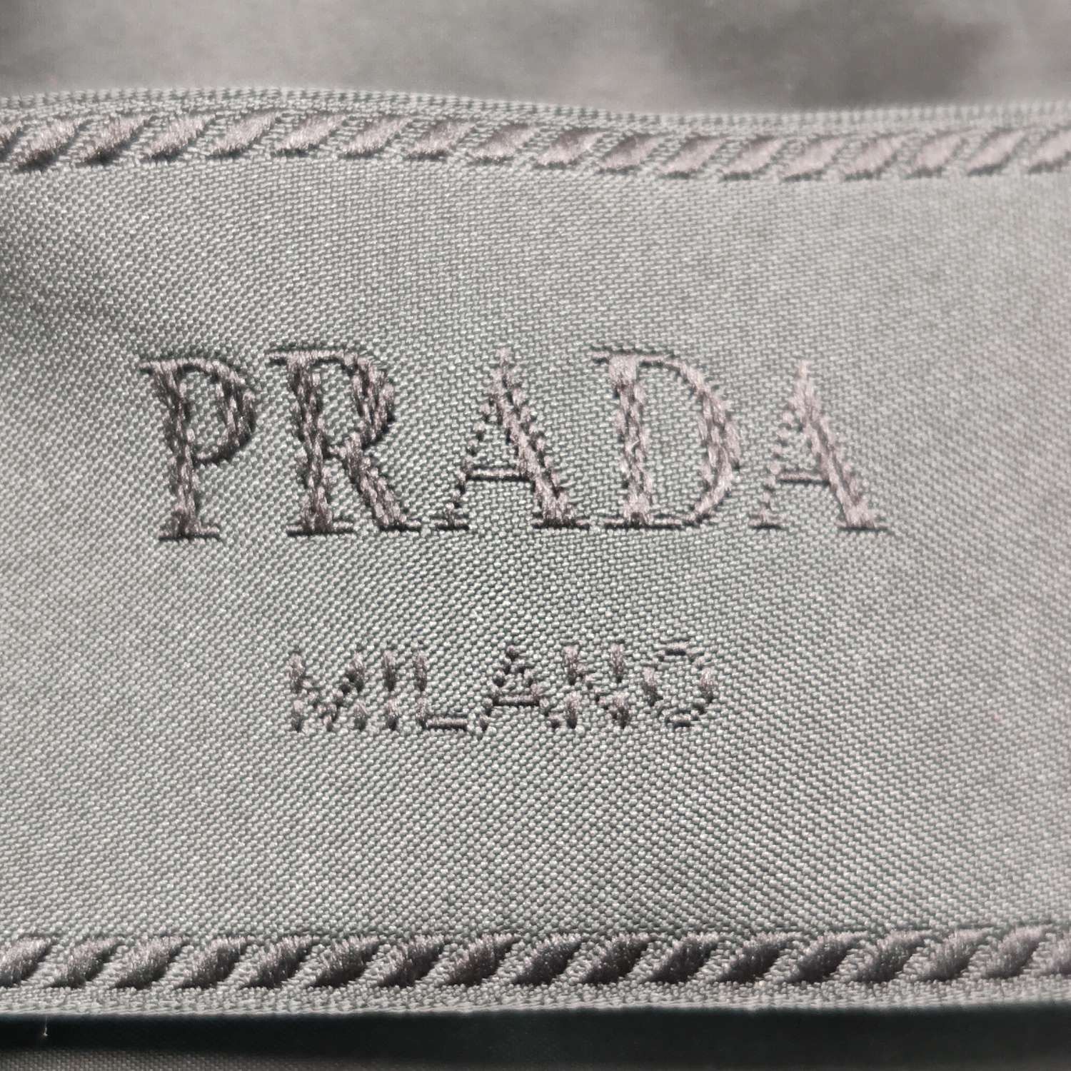 Prada Prada S Size Solid Hooded Triangle Logo Padded Jacket Size US S / EU 44-46 / 1 - 10 Thumbnail