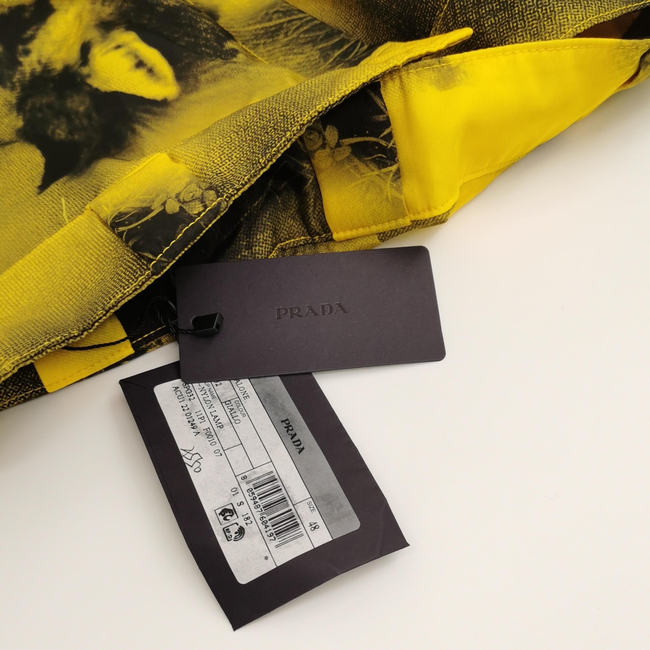 Prada Prada M Size Wolf Print Yellow Shorts Size US 32 / EU 48 - 8 Thumbnail
